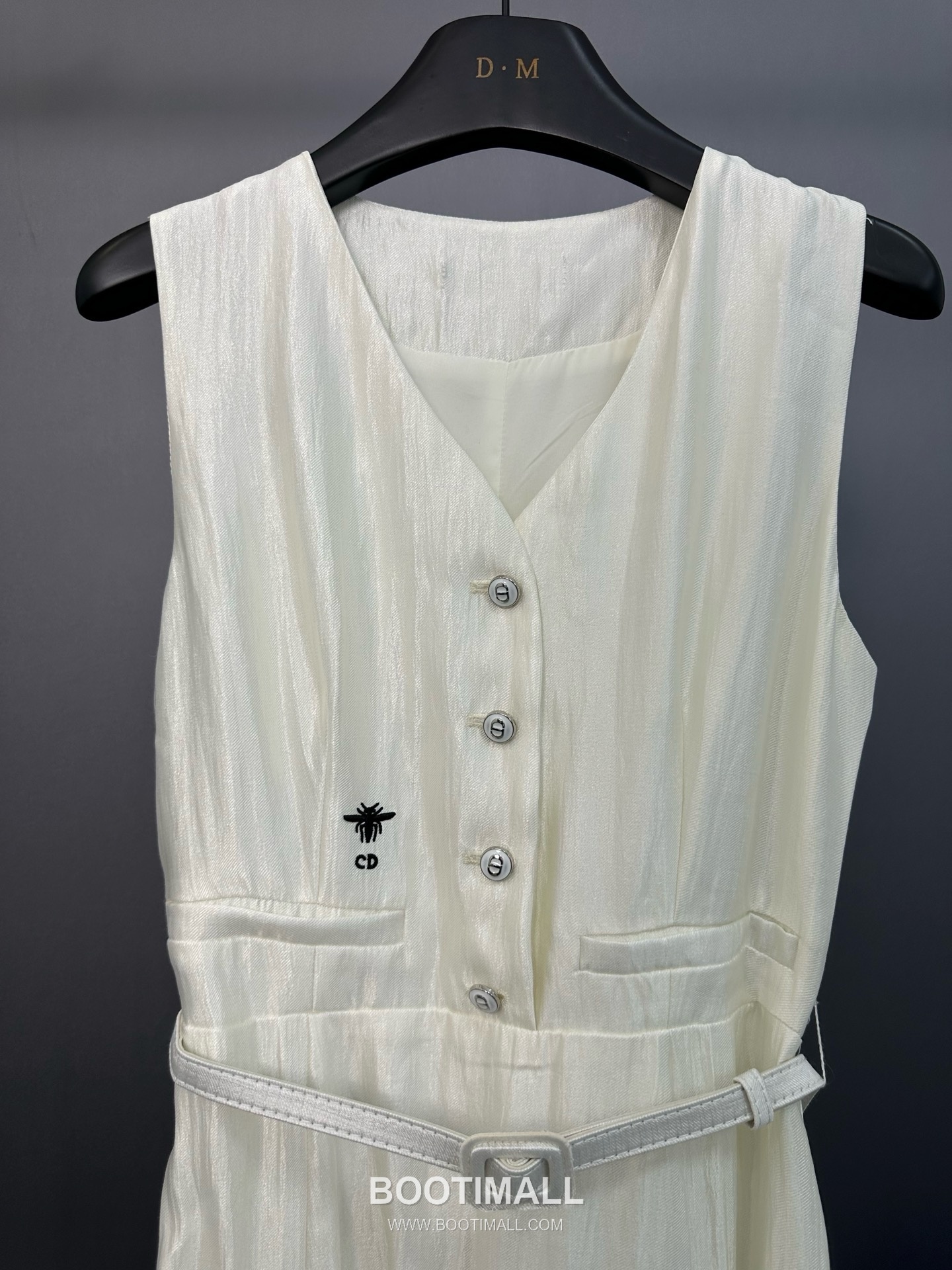 디올 2026SS 비스코스 혼방 비 로고자수 V넥 벨티드 하이웨스트 A라인 민소매 롱 원피스 Dior 2026 SS Viscose Blend Bee Logo Embroidered V Neck Belted High Waist A Line Sleeveless Long Dress 12