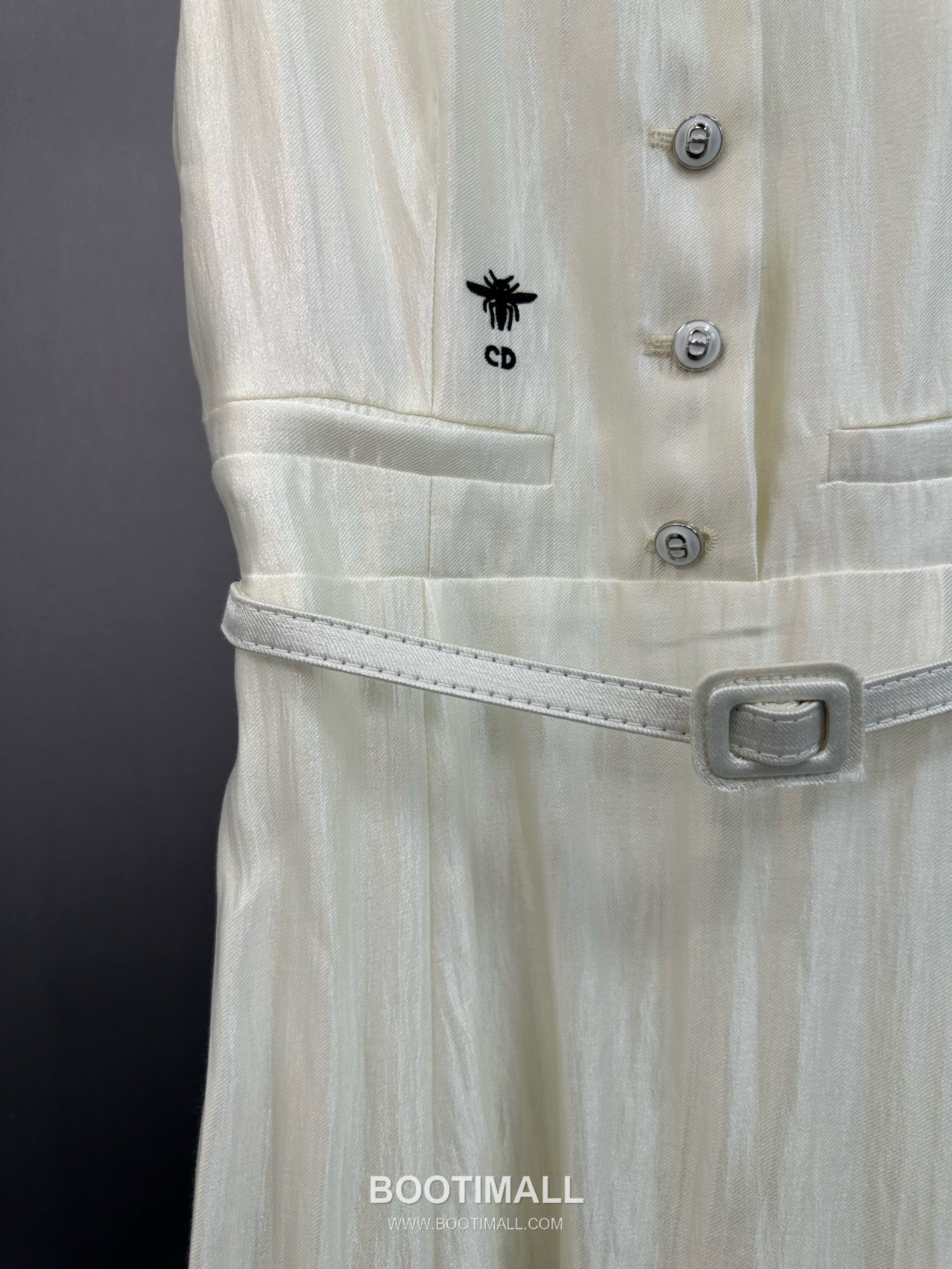 디올 2026SS 비스코스 혼방 비 로고자수 V넥 벨티드 하이웨스트 A라인 민소매 롱 원피스 Dior 2026 SS Viscose Blend Bee Logo Embroidered V Neck Belted High Waist A Line Sleeveless Long Dress 14