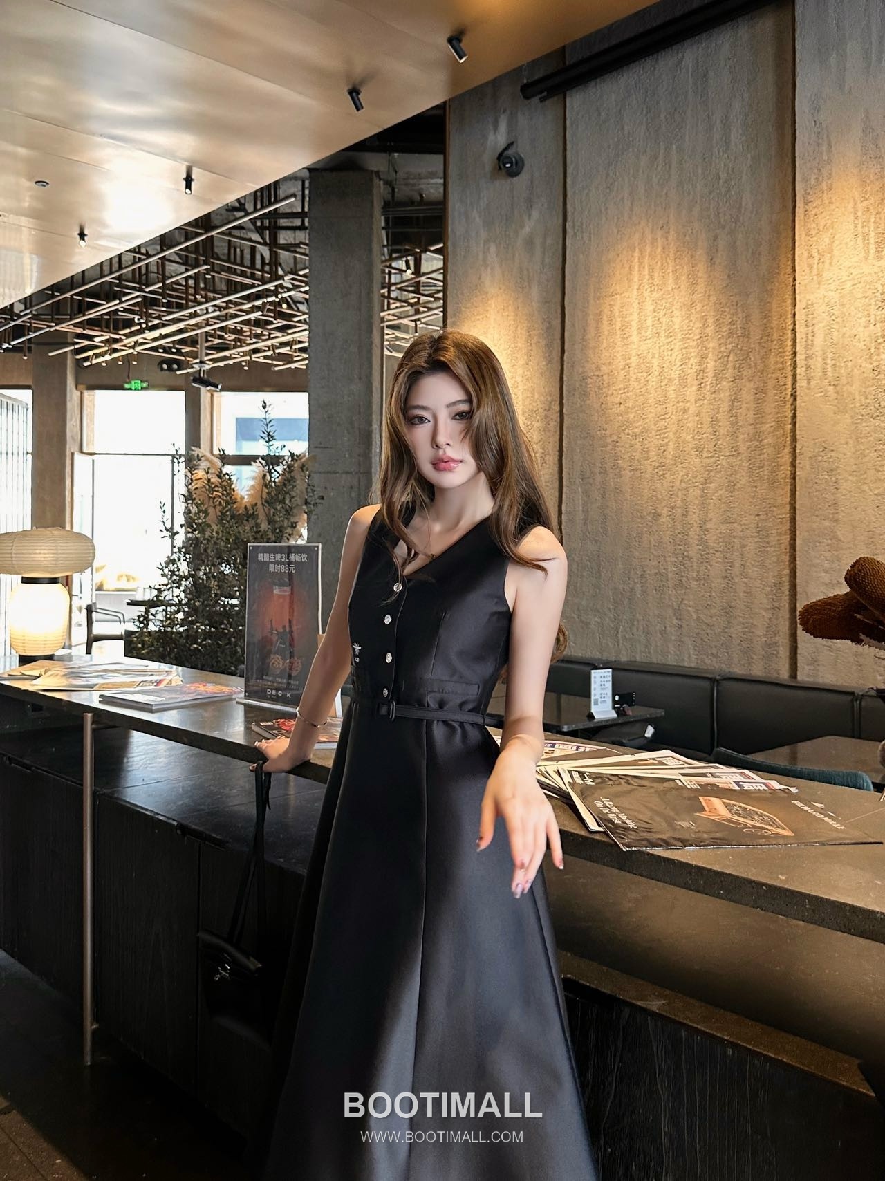 디올 2026SS 비스코스 혼방 비 로고자수 V넥 벨티드 하이웨스트 A라인 민소매 롱 원피스 Dior 2026 SS Viscose Blend Bee Logo Embroidered V Neck Belted High Waist A Line Sleeveless Long Dress 2