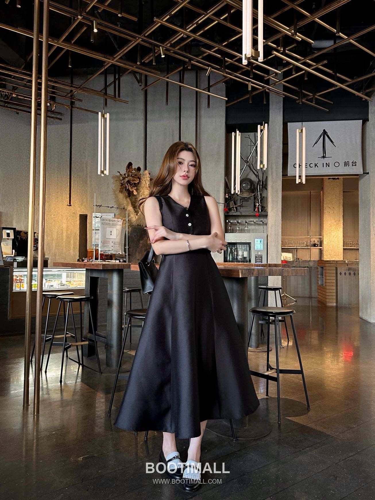 디올 2026SS 비스코스 혼방 비 로고자수 V넥 벨티드 하이웨스트 A라인 민소매 롱 원피스 Dior 2026 SS Viscose Blend Bee Logo Embroidered V Neck Belted High Waist A Line Sleeveless Long Dress 4