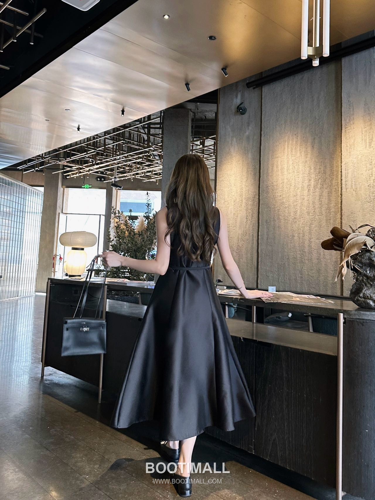 디올 2026SS 비스코스 혼방 비 로고자수 V넥 벨티드 하이웨스트 A라인 민소매 롱 원피스 Dior 2026 SS Viscose Blend Bee Logo Embroidered V Neck Belted High Waist A Line Sleeveless Long Dress 5