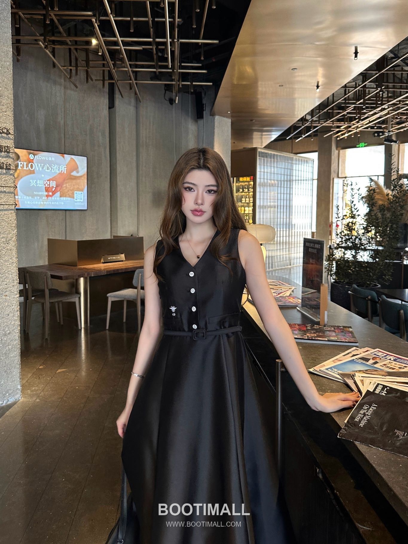 디올 2026SS 비스코스 혼방 비 로고자수 V넥 벨티드 하이웨스트 A라인 민소매 롱 원피스 Dior 2026 SS Viscose Blend Bee Logo Embroidered V Neck Belted High Waist A Line Sleeveless Long Dress 6