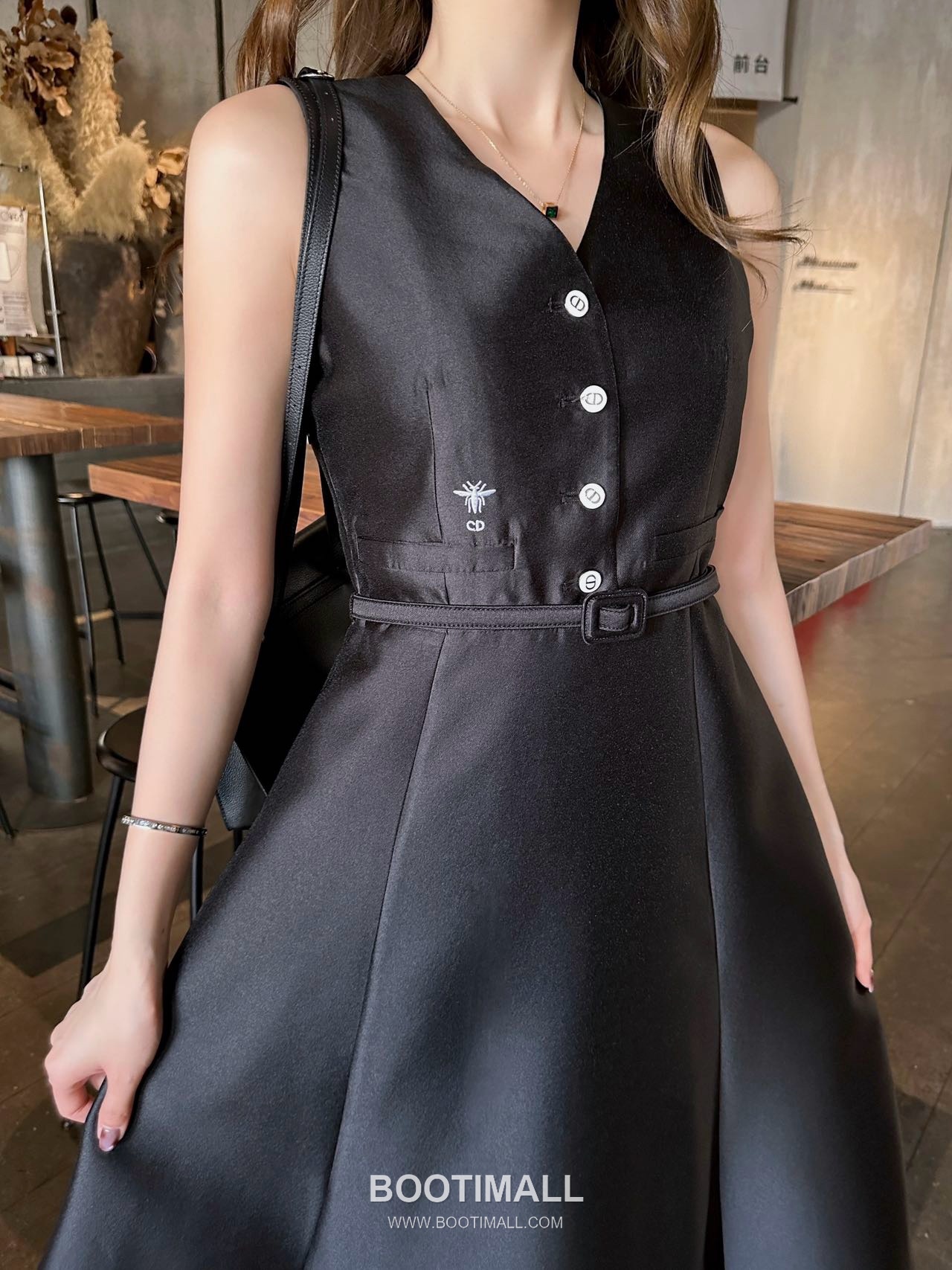 디올 2026SS 비스코스 혼방 비 로고자수 V넥 벨티드 하이웨스트 A라인 민소매 롱 원피스 Dior 2026 SS Viscose Blend Bee Logo Embroidered V Neck Belted High Waist A Line Sleeveless Long Dress 8