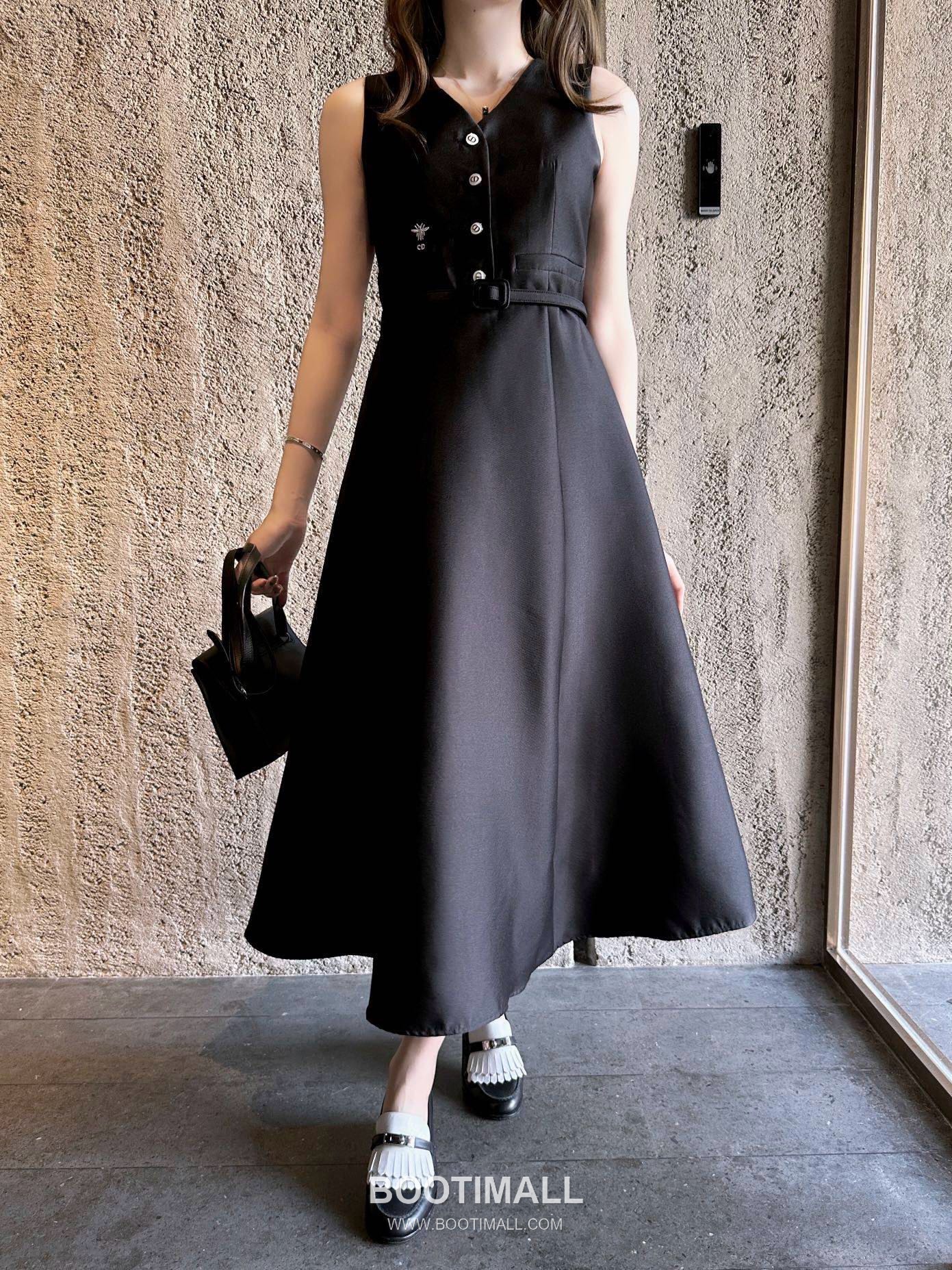 디올 2026SS 비스코스 혼방 비 로고자수 V넥 벨티드 하이웨스트 A라인 민소매 롱 원피스 Dior 2026 SS Viscose Blend Bee Logo Embroidered V Neck Belted High Waist A Line Sleeveless Long Dress 9