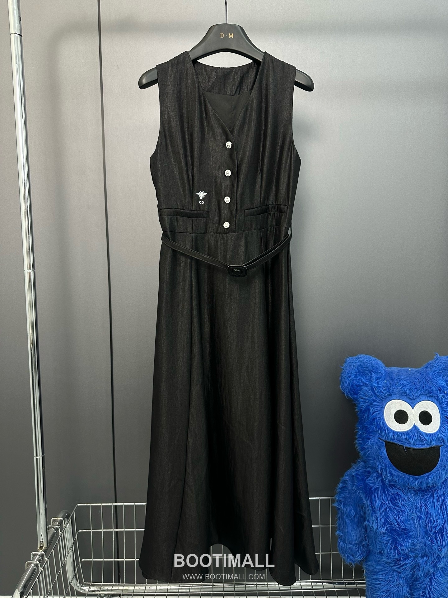 디올 2026SS 비스코스 혼방 비 로고자수 V넥 벨티드 하이웨스트 A라인 민소매 롱 원피스 Dior 2026 SS Viscose Blend Bee Logo Embroidered V Neck Belted High Waist A Line Sleeveless Long Dress 10