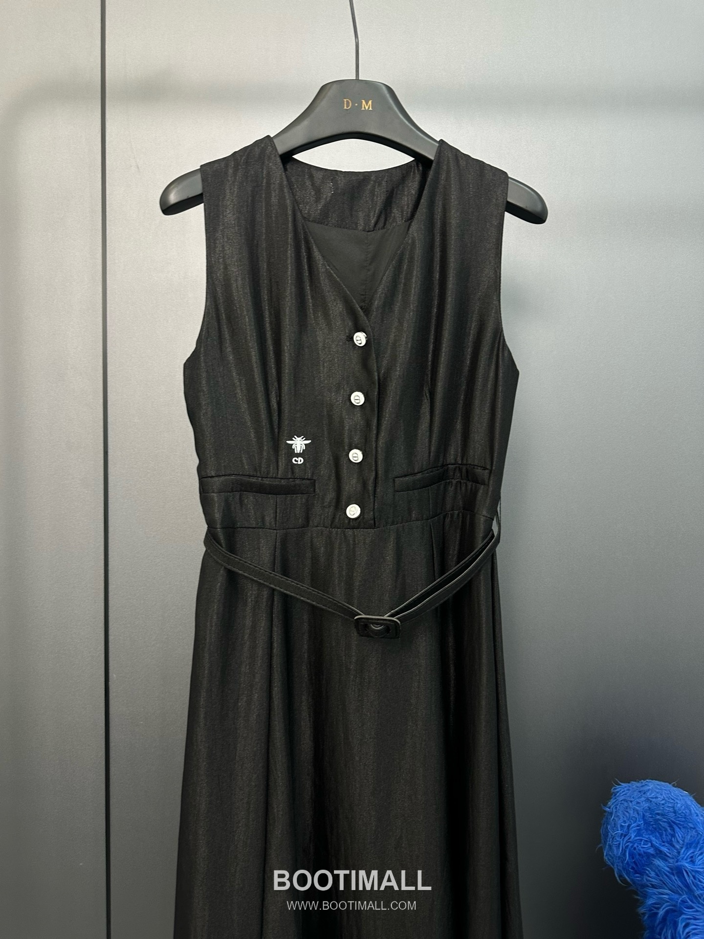 디올 2026SS 비스코스 혼방 비 로고자수 V넥 벨티드 하이웨스트 A라인 민소매 롱 원피스 Dior 2026 SS Viscose Blend Bee Logo Embroidered V Neck Belted High Waist A Line Sleeveless Long Dress 11