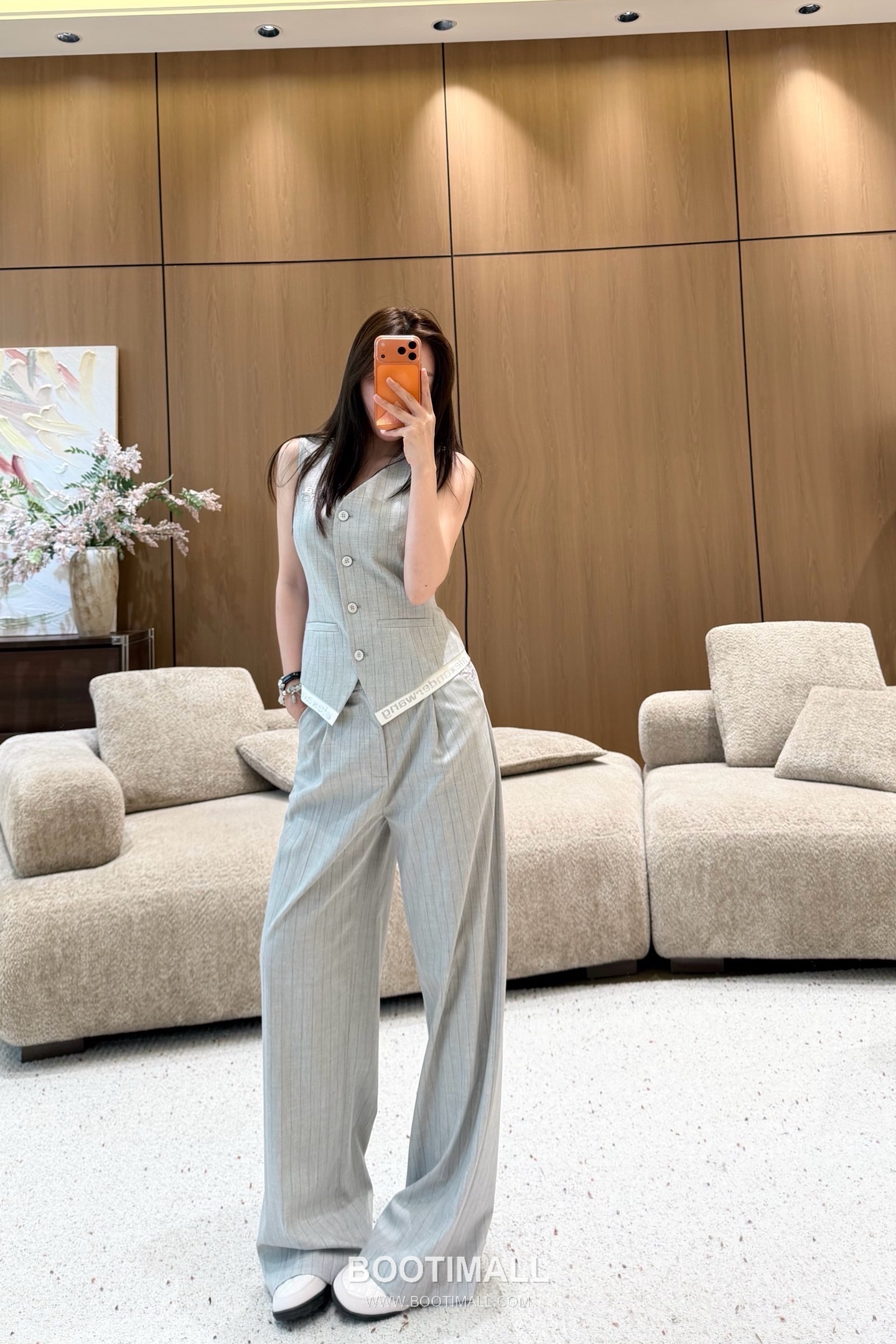 알렉산더왕 2026SS 폴리혼방 스트라이프 로고자수 싱글버튼 베스트 와이드팬츠 셋업 Alexander Wang 2026 SS Polyester Blend Stripe Logo Embroidered Single Button Vest Wide Pants Set 2