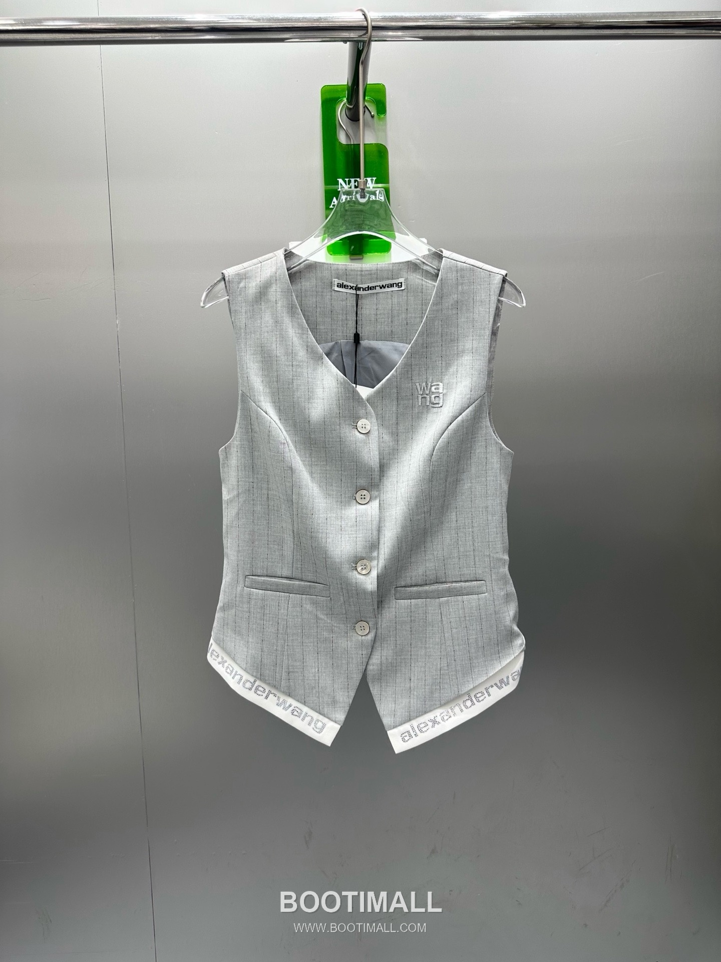 알렉산더왕 2026SS 폴리혼방 스트라이프 로고자수 싱글버튼 베스트 와이드팬츠 셋업 Alexander Wang 2026 SS Polyester Blend Stripe Logo Embroidered Single Button Vest Wide Pants Set 11