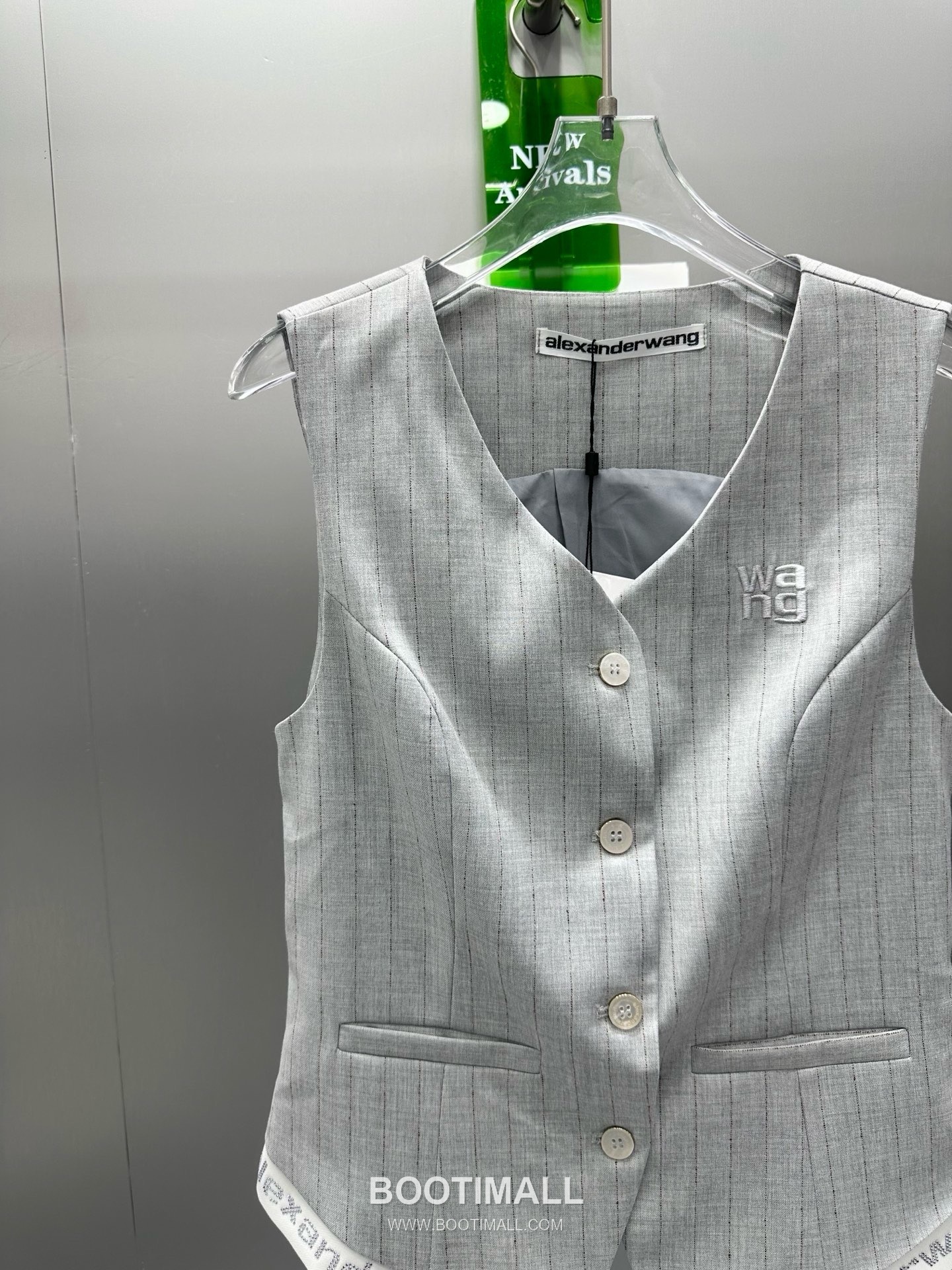 알렉산더왕 2026SS 폴리혼방 스트라이프 로고자수 싱글버튼 베스트 와이드팬츠 셋업 Alexander Wang 2026 SS Polyester Blend Stripe Logo Embroidered Single Button Vest Wide Pants Set 12