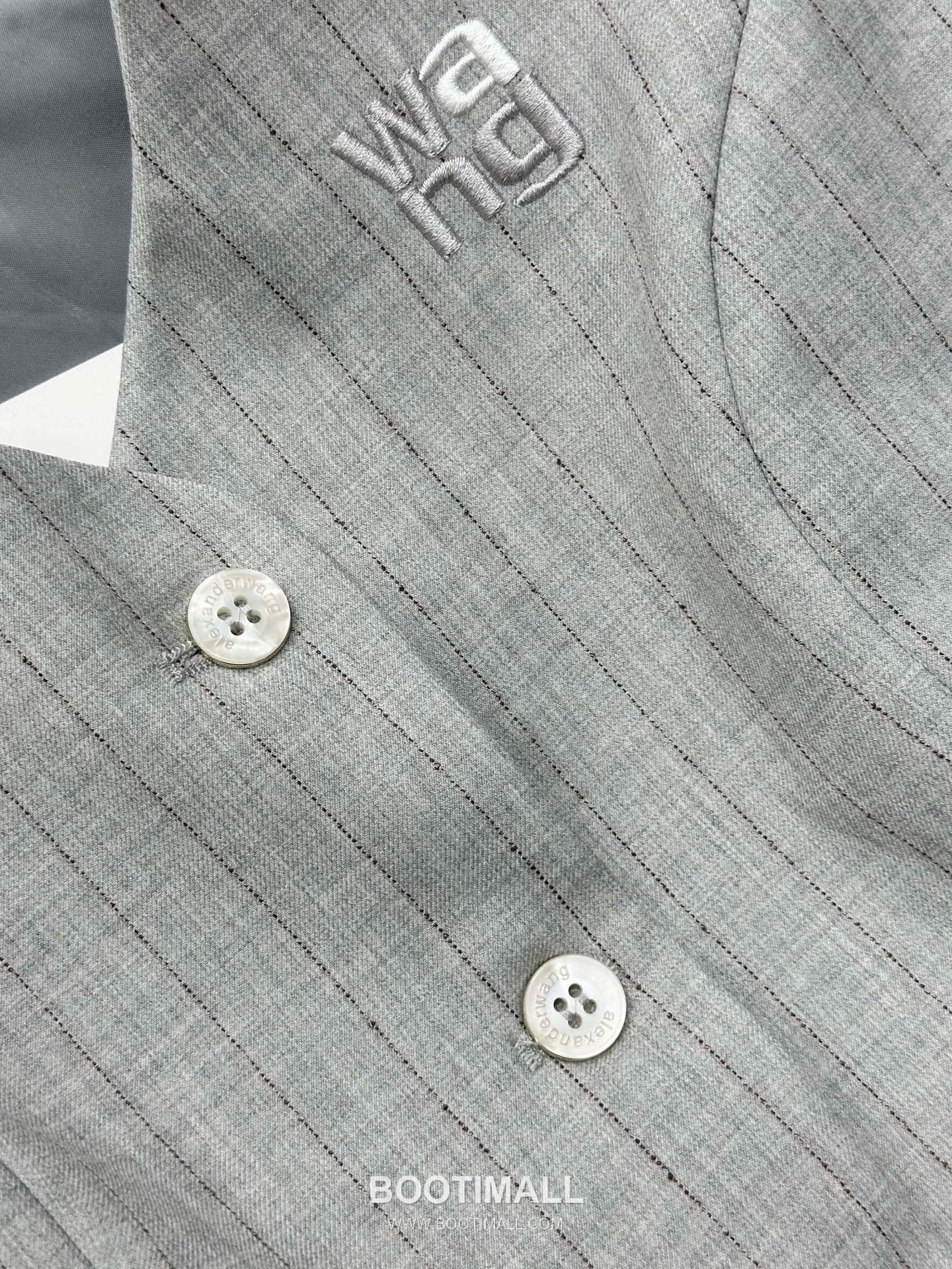 알렉산더왕 2026SS 폴리혼방 스트라이프 로고자수 싱글버튼 베스트 와이드팬츠 셋업 Alexander Wang 2026 SS Polyester Blend Stripe Logo Embroidered Single Button Vest Wide Pants Set 13