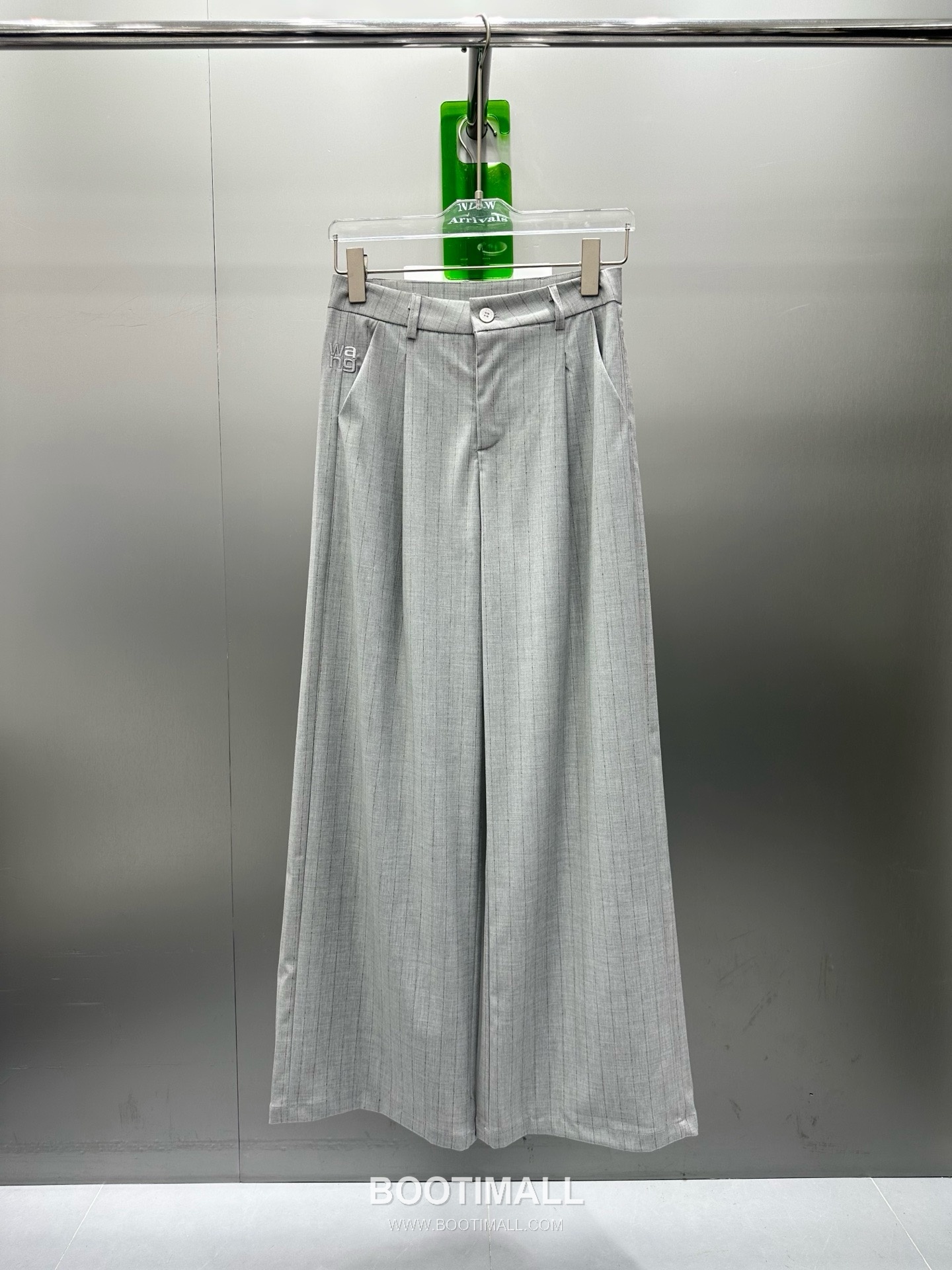 알렉산더왕 2026SS 폴리혼방 스트라이프 로고자수 싱글버튼 베스트 와이드팬츠 셋업 Alexander Wang 2026 SS Polyester Blend Stripe Logo Embroidered Single Button Vest Wide Pants Set 16