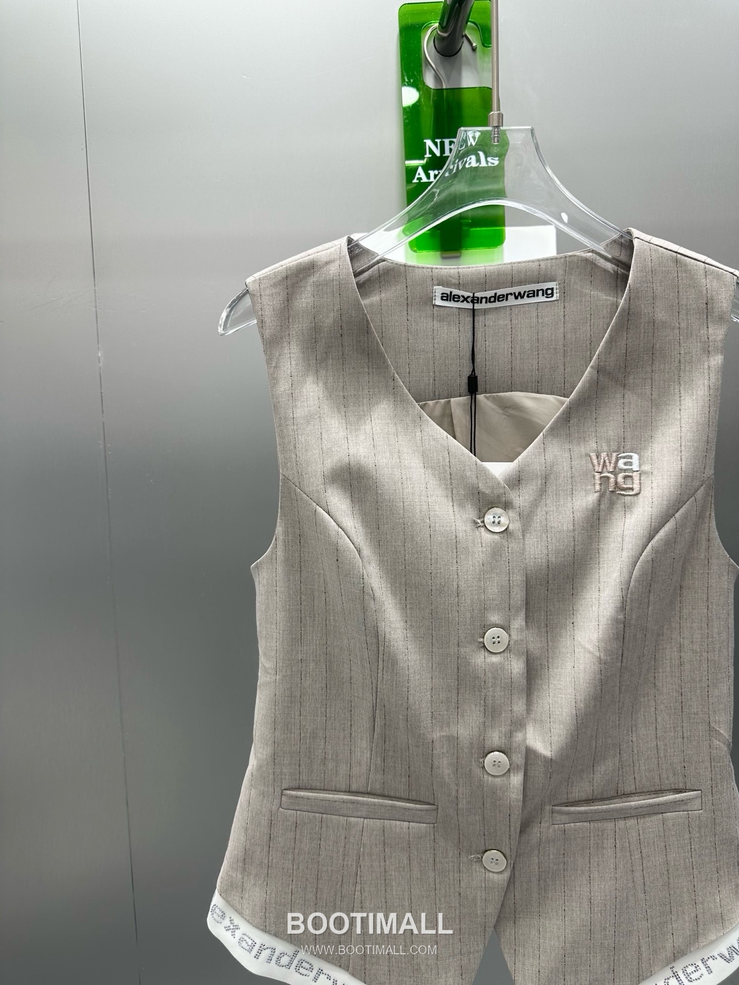 알렉산더왕 2026SS 폴리혼방 스트라이프 로고자수 싱글버튼 베스트 와이드팬츠 셋업 Alexander Wang 2026 SS Polyester Blend Stripe Logo Embroidered Single Button Vest Wide Pants Set 13