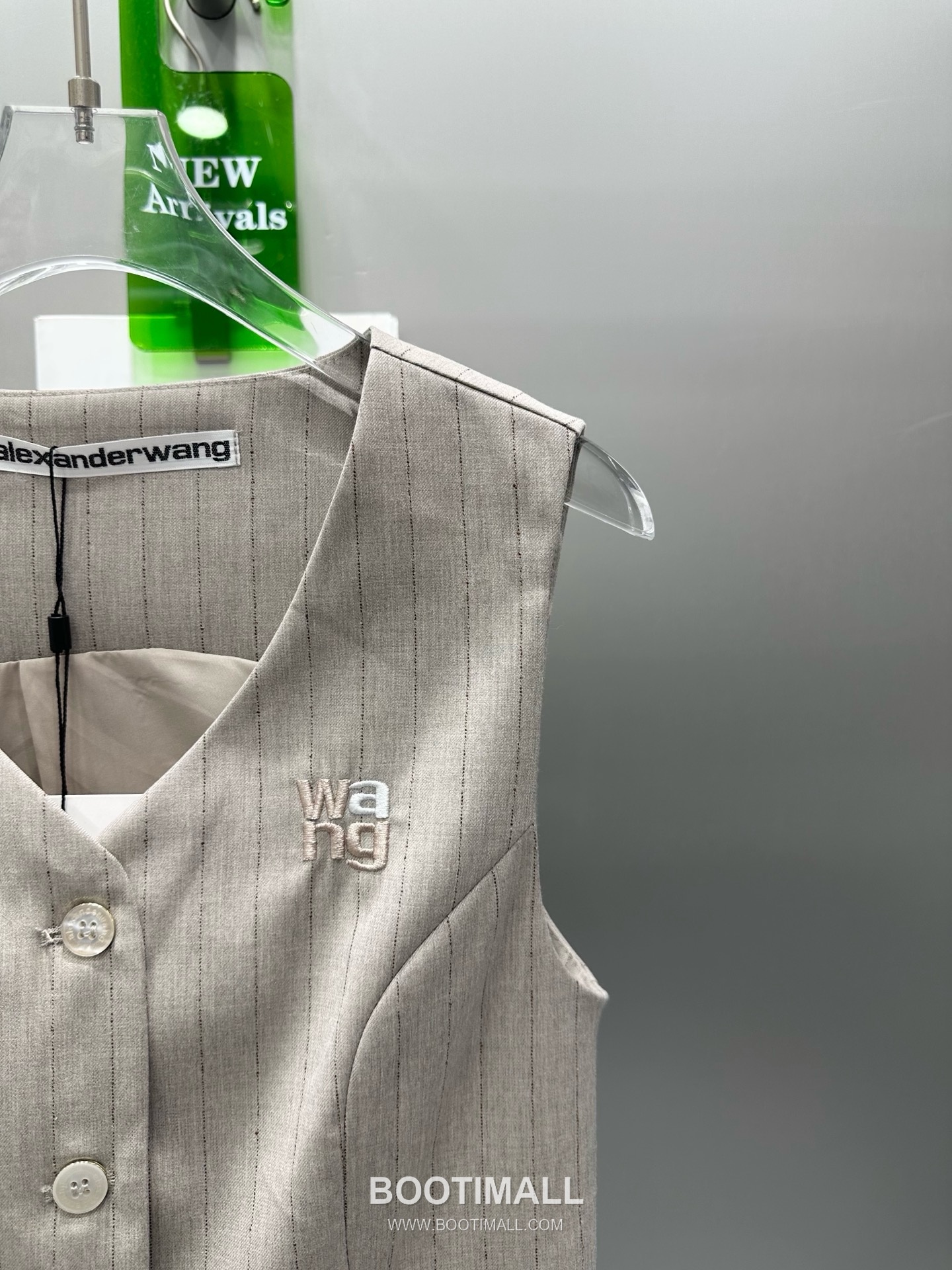 알렉산더왕 2026SS 폴리혼방 스트라이프 로고자수 싱글버튼 베스트 와이드팬츠 셋업 Alexander Wang 2026 SS Polyester Blend Stripe Logo Embroidered Single Button Vest Wide Pants Set 14