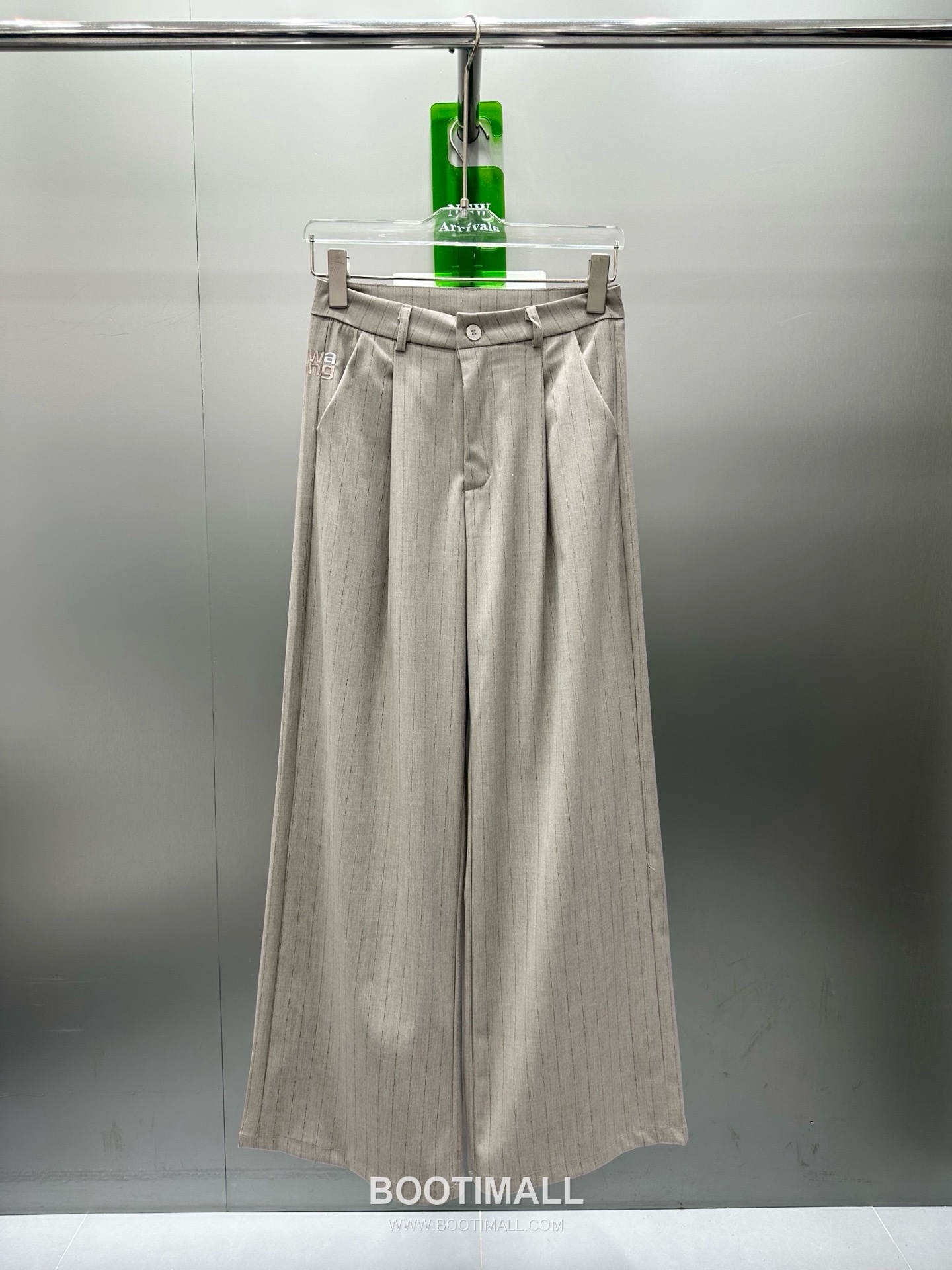 알렉산더왕 2026SS 폴리혼방 스트라이프 로고자수 싱글버튼 베스트 와이드팬츠 셋업 Alexander Wang 2026 SS Polyester Blend Stripe Logo Embroidered Single Button Vest Wide Pants Set 17