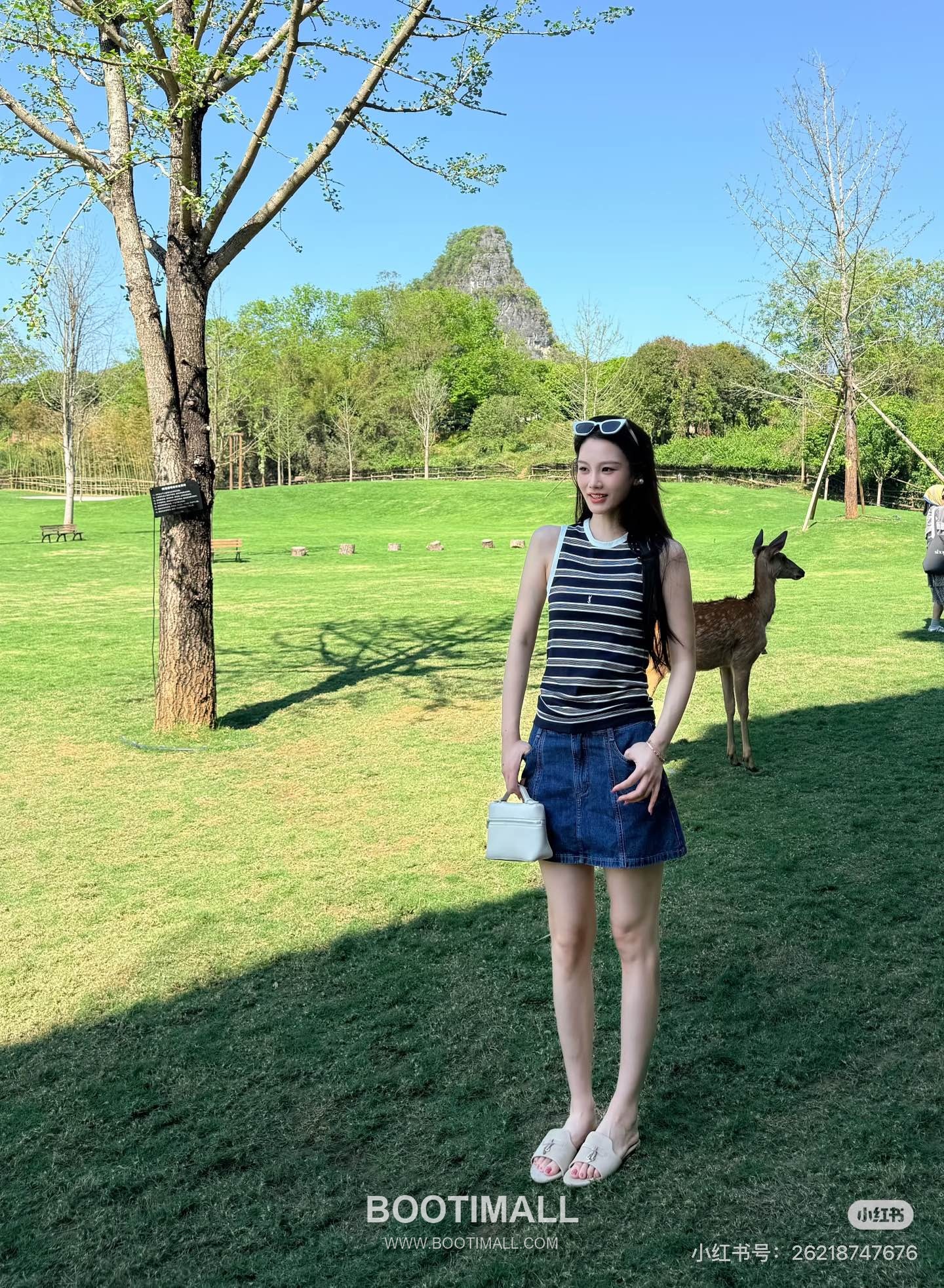 생로랑 2026SS 텐셀 니트 스트라이프 YSL로고 자수 루즈핏 슬리브리스 니트 베스트 Saint Laurent 2026 SS Tencel Knit Stripe YSL Logo Embroidery Loose Fit Sleeveless Knit Vest 3