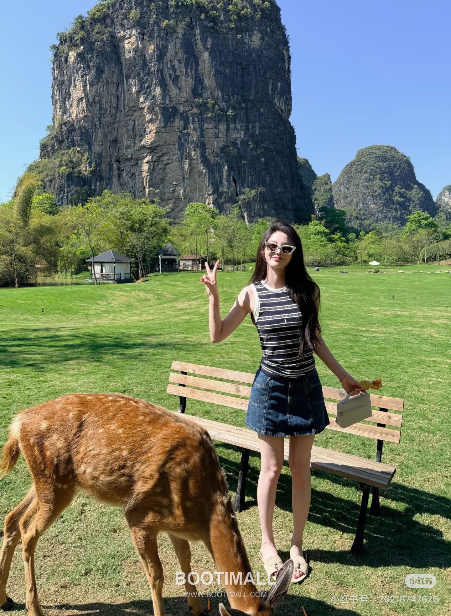 생로랑 2026SS 텐셀 니트 스트라이프 YSL로고 자수 루즈핏 슬리브리스 니트 베스트 Saint Laurent 2026 SS Tencel Knit Stripe YSL Logo Embroidery Loose Fit Sleeveless Knit Vest 4