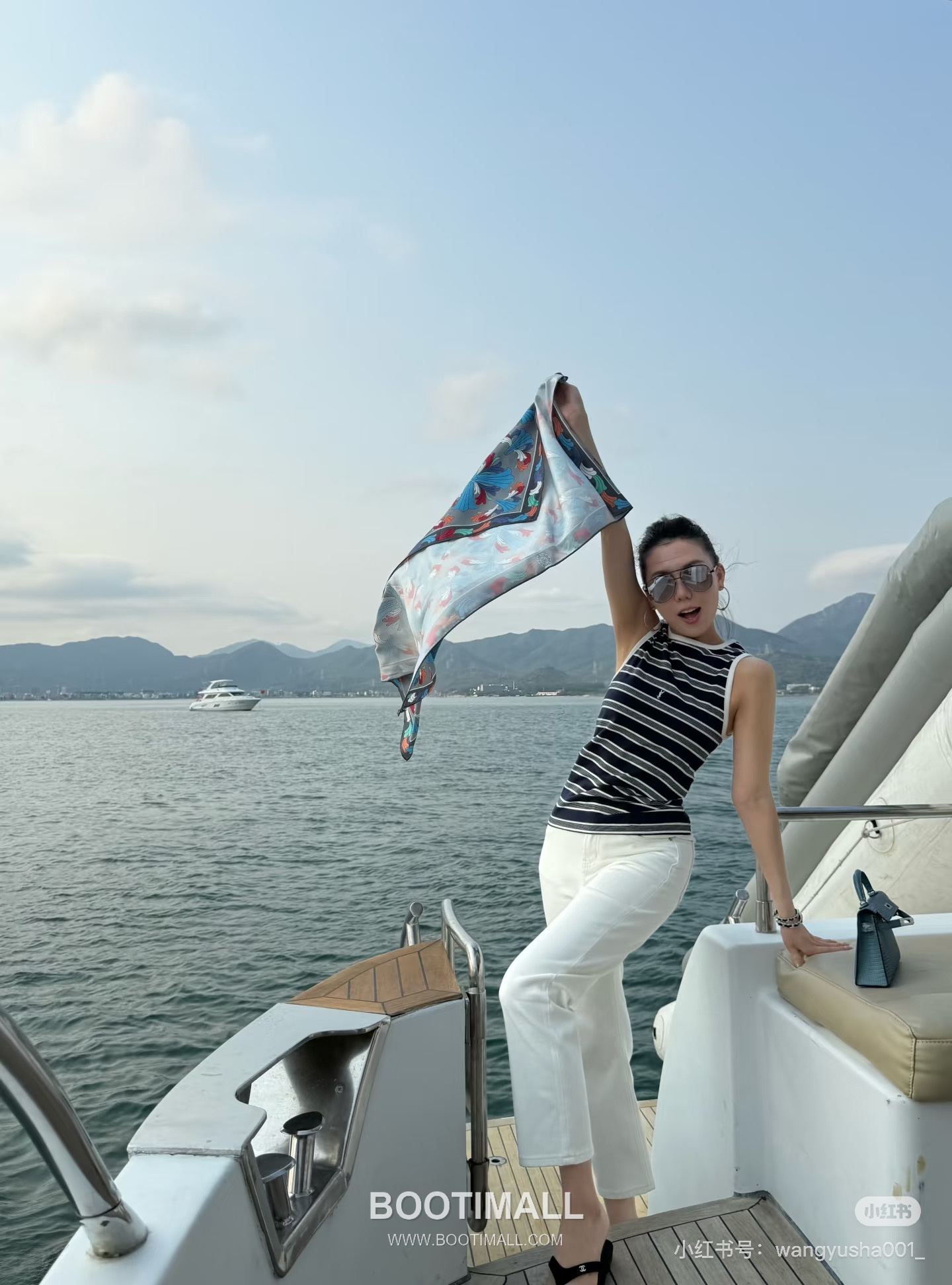 생로랑 2026SS 텐셀 니트 스트라이프 YSL로고 자수 루즈핏 슬리브리스 니트 베스트 Saint Laurent 2026 SS Tencel Knit Stripe YSL Logo Embroidery Loose Fit Sleeveless Knit Vest 8