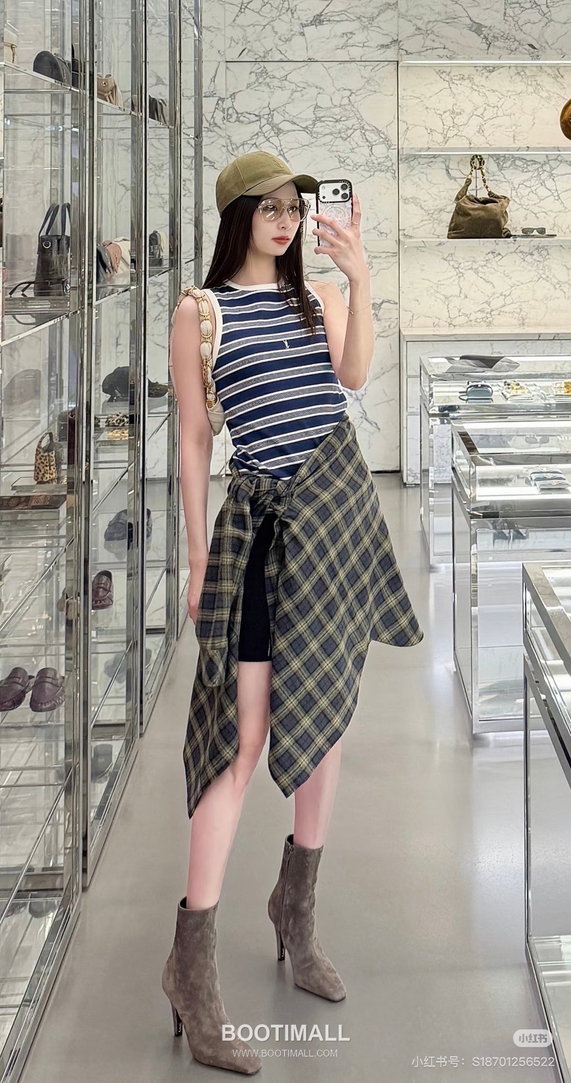 생로랑 2026SS 텐셀 니트 스트라이프 YSL로고 자수 루즈핏 슬리브리스 니트 베스트 Saint Laurent 2026 SS Tencel Knit Stripe YSL Logo Embroidery Loose Fit Sleeveless Knit Vest 9