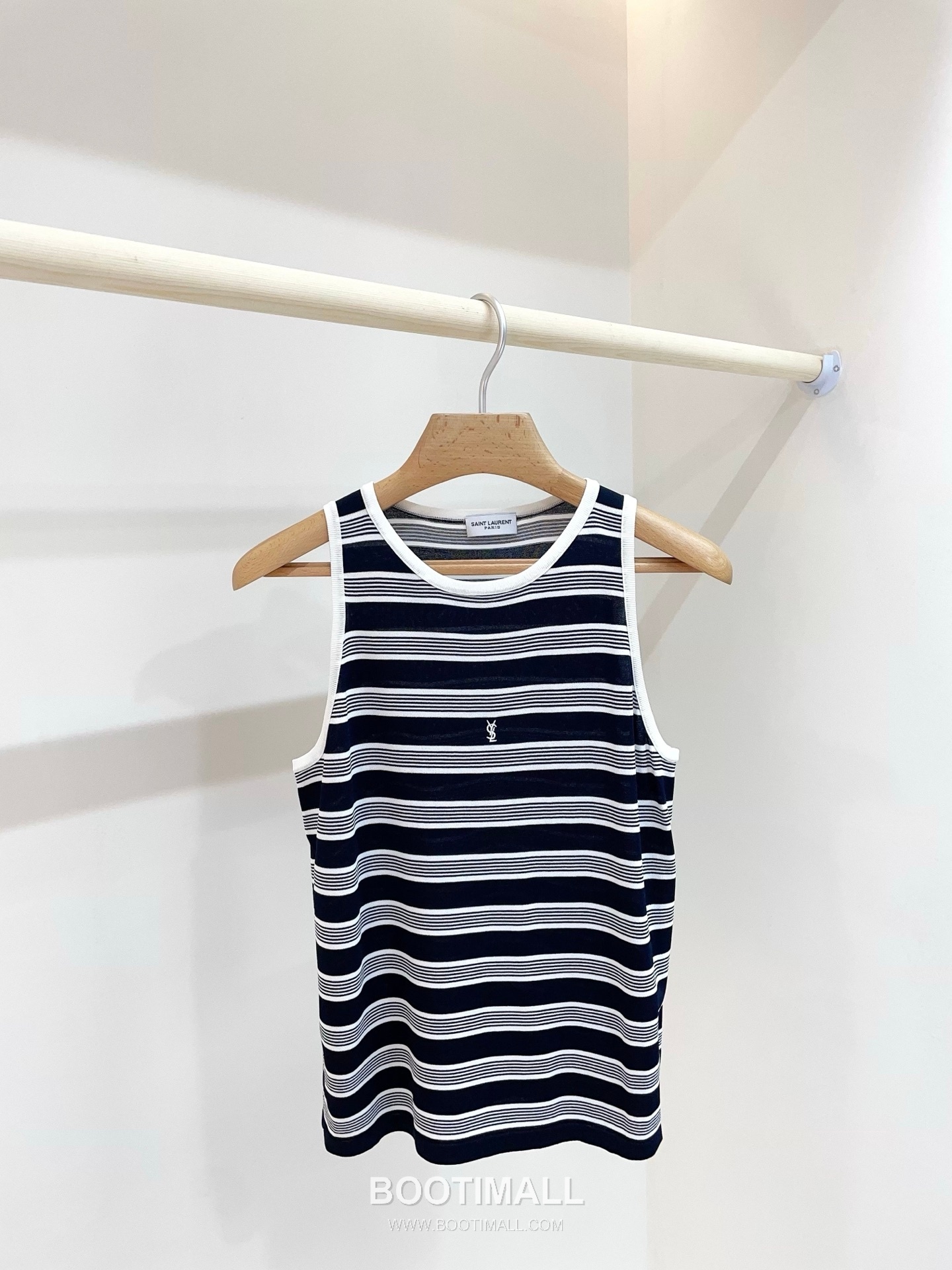 생로랑 2026SS 텐셀 니트 스트라이프 YSL로고 자수 루즈핏 슬리브리스 니트 베스트 Saint Laurent 2026 SS Tencel Knit Stripe YSL Logo Embroidery Loose Fit Sleeveless Knit Vest 10