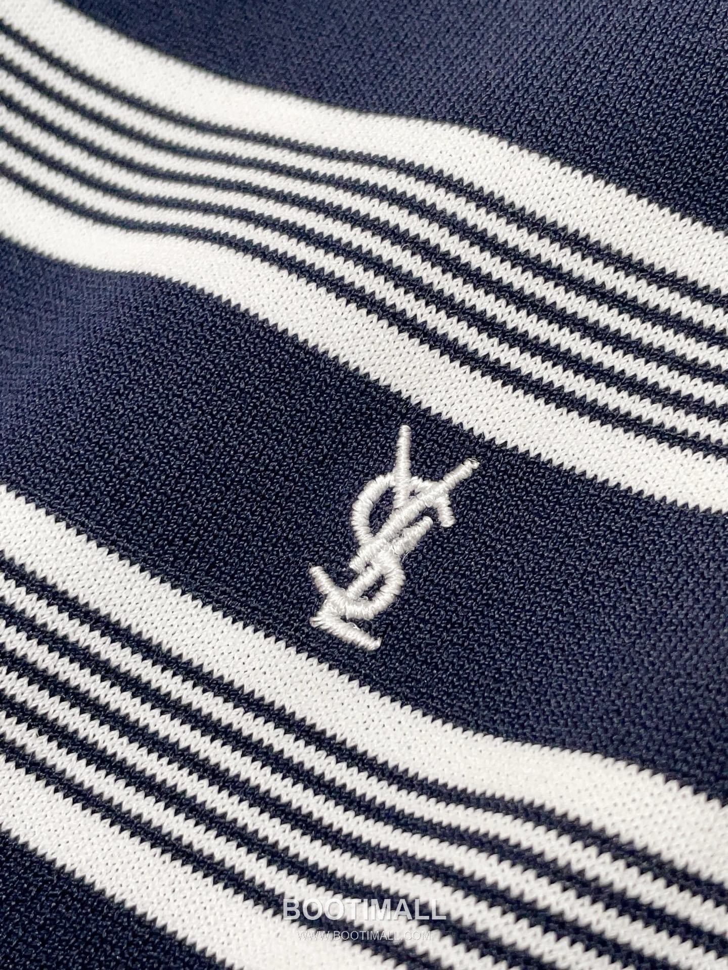 생로랑 2026SS 텐셀 니트 스트라이프 YSL로고 자수 루즈핏 슬리브리스 니트 베스트 Saint Laurent 2026 SS Tencel Knit Stripe YSL Logo Embroidery Loose Fit Sleeveless Knit Vest 16