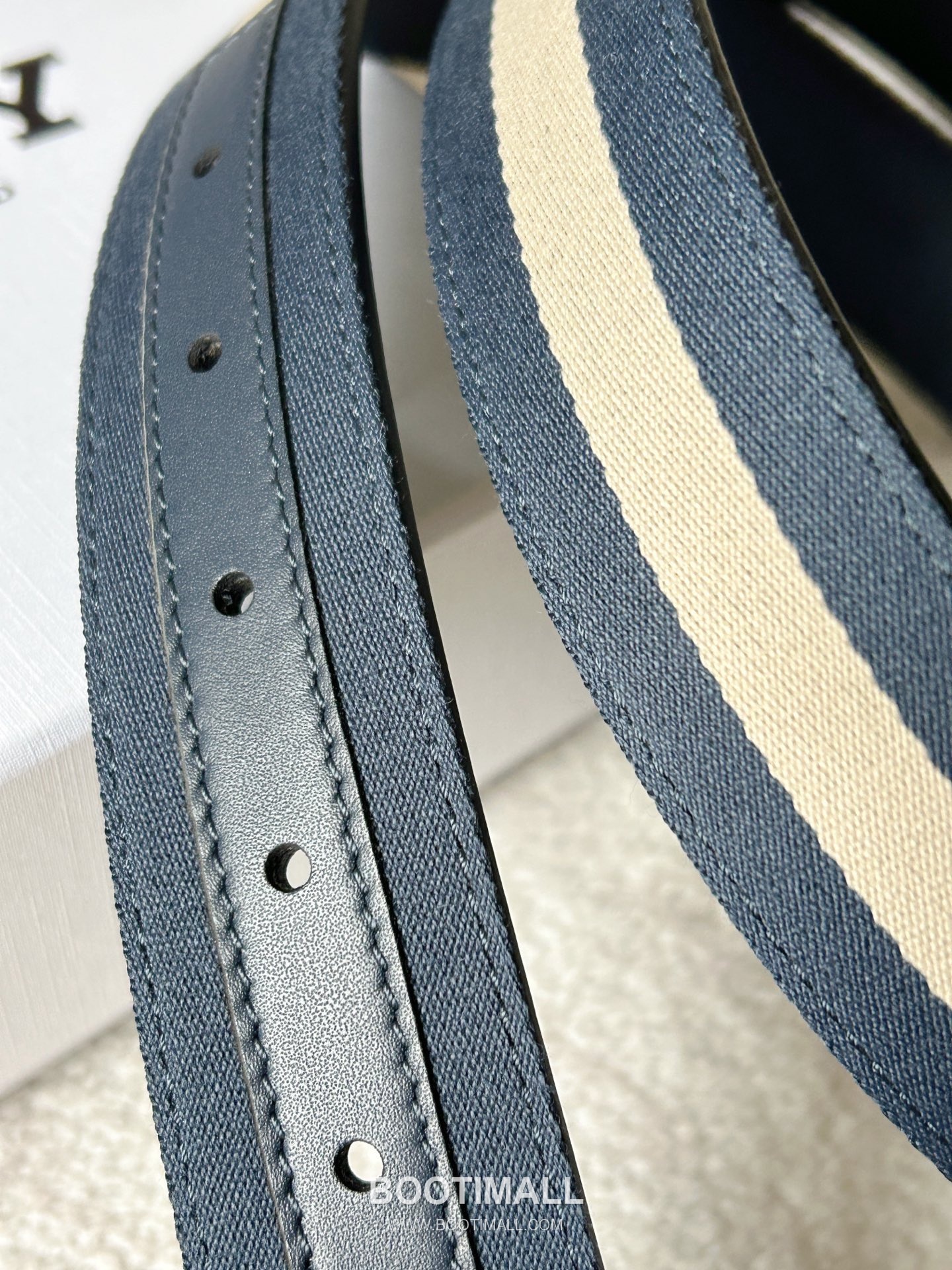 발리 캔버스 레더트리밍 트레인스트라이프 캐주얼 벨트 Bally 2026 SS Canvas Leather Trim Train Stripe Casual Belt 3.5cm 7