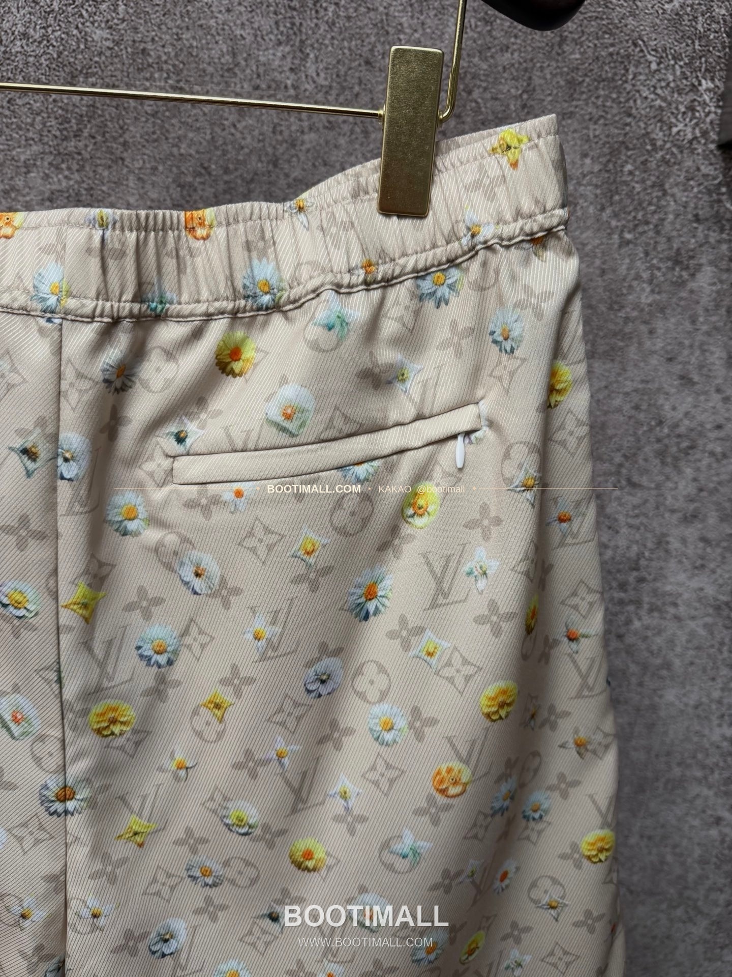 루이비통 2026SS 실크 모노그램 데이지 프린트 레귤러핏 쇼츠 Louis Vuitton 2026 SS Silk Monogram Daisy Print Regular Fit Shorts 6