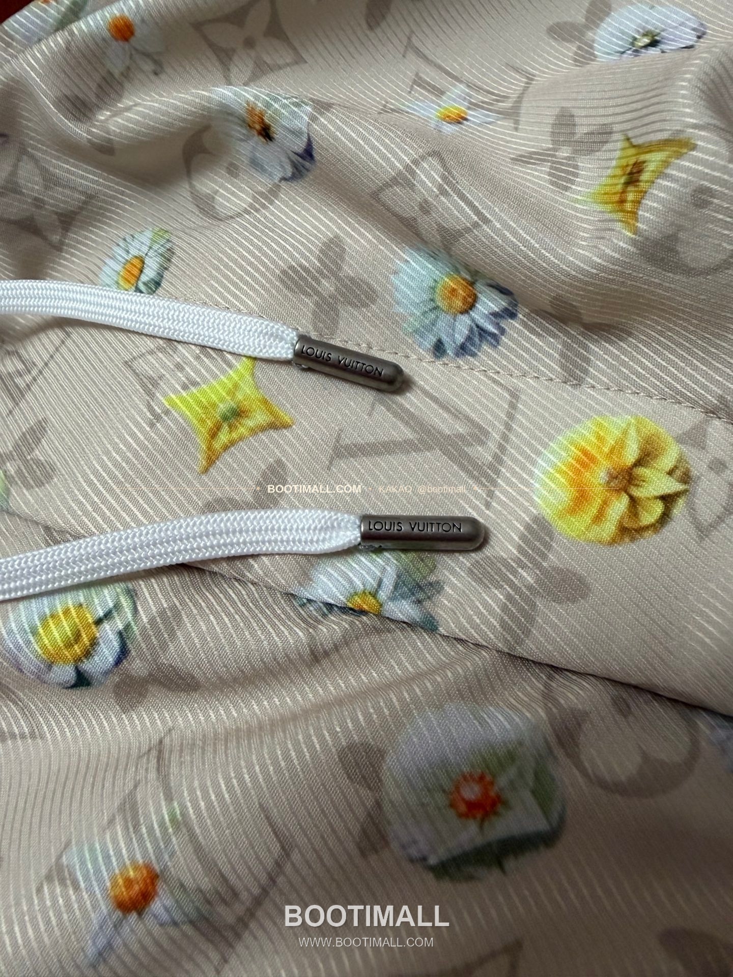 루이비통 2026SS 실크 모노그램 데이지 프린트 레귤러핏 쇼츠 Louis Vuitton 2026 SS Silk Monogram Daisy Print Regular Fit Shorts 7