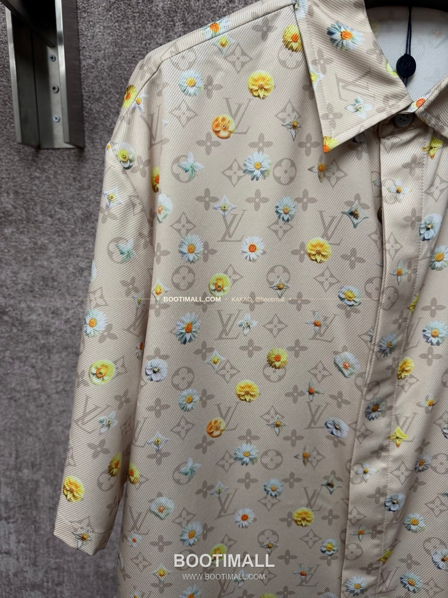 루이비통 2026SS 실크 모노그램 데이지 프린트 레귤러핏 반팔 셔츠 Louis Vuitton 2026 SS Silk Monogram Daisy Print Regular Fit Short Sleeve Shirt 5