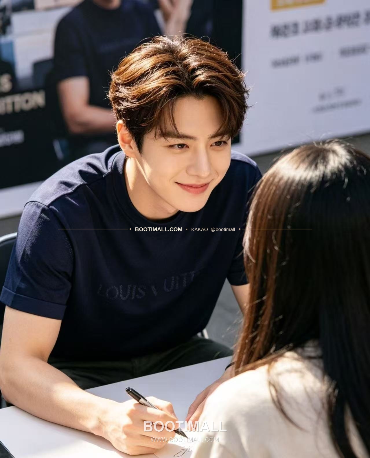 루이비통 2026SS 메쉬 자카드 로고 레귤러핏 반팔 티셔츠 Louis Vuitton 2026 SS Mesh Jacquard Logo Regular Fit T-Shirt 2