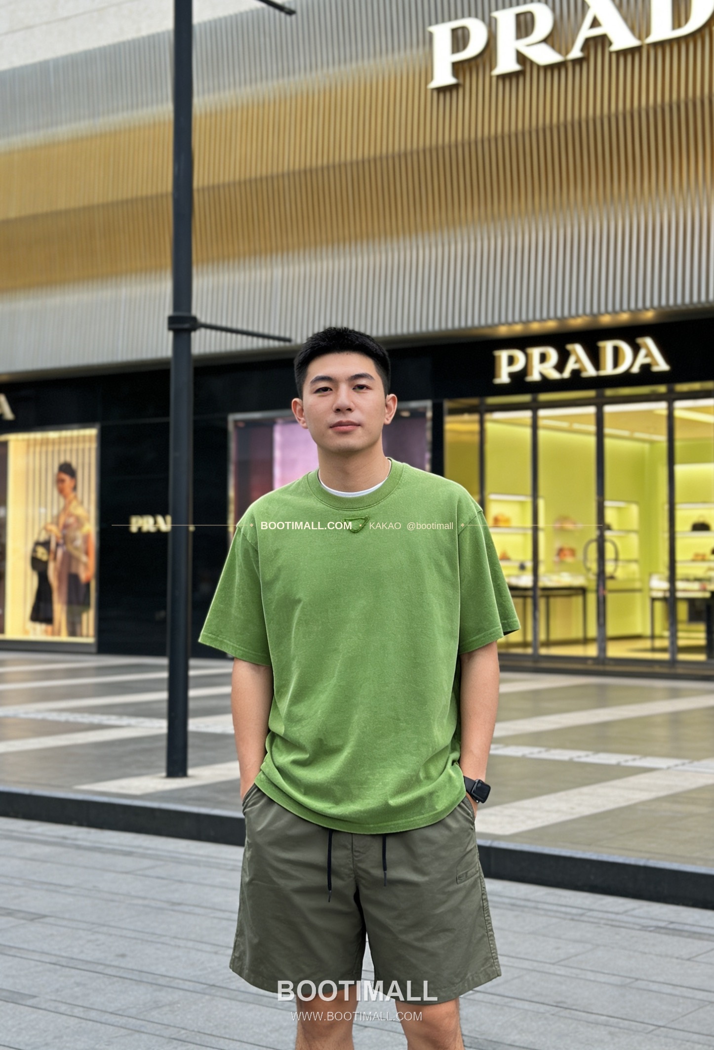 프라다 2026SS 워싱코튼 삼각로고 루즈핏 반팔 티셔츠 Prada 2026 SS Washed Cotton Triangle Logo Loose Fit T-Shirt 2