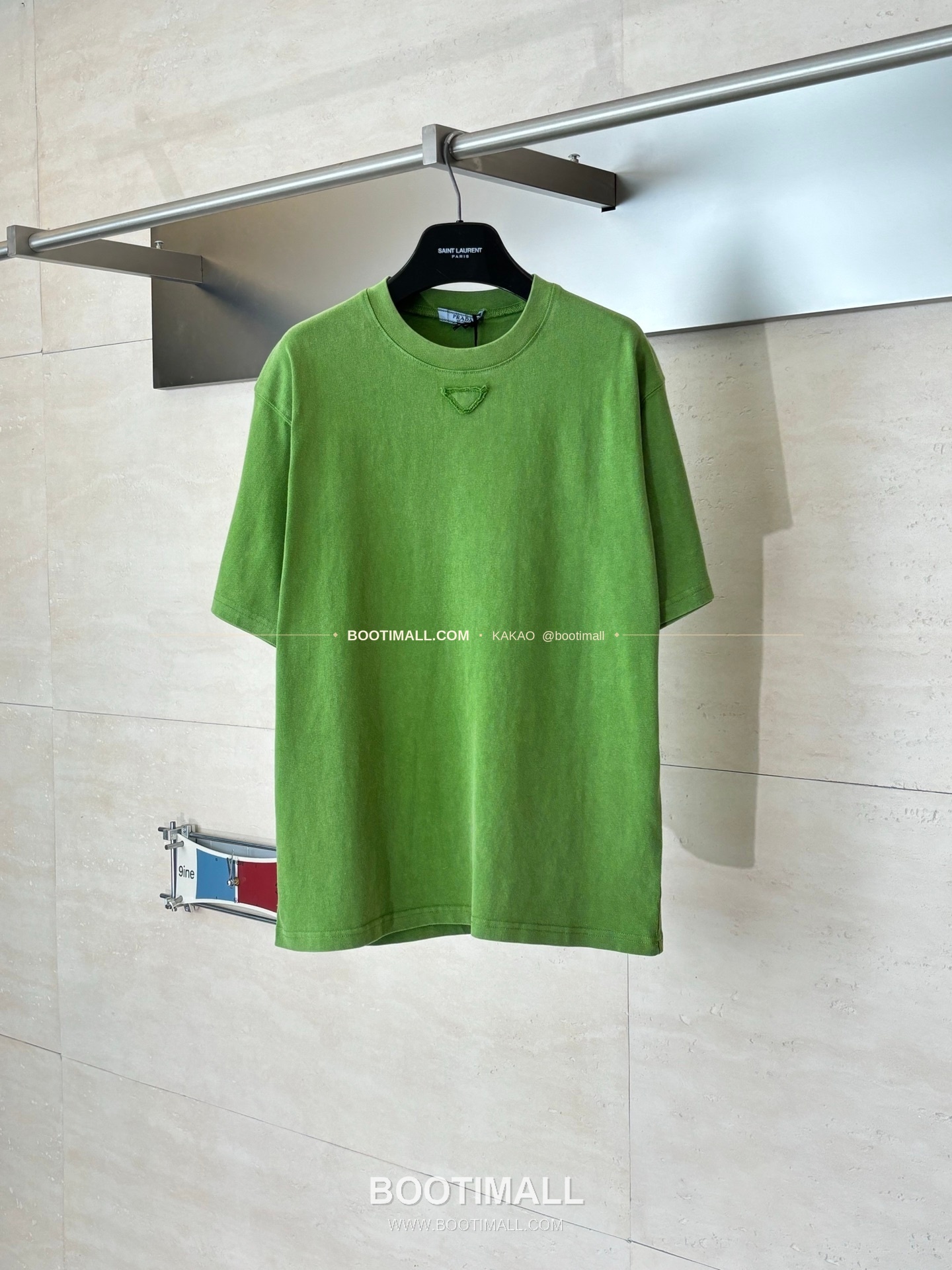 프라다 2026SS 워싱코튼 삼각로고 루즈핏 반팔 티셔츠 Prada 2026 SS Washed Cotton Triangle Logo Loose Fit T-Shirt 7