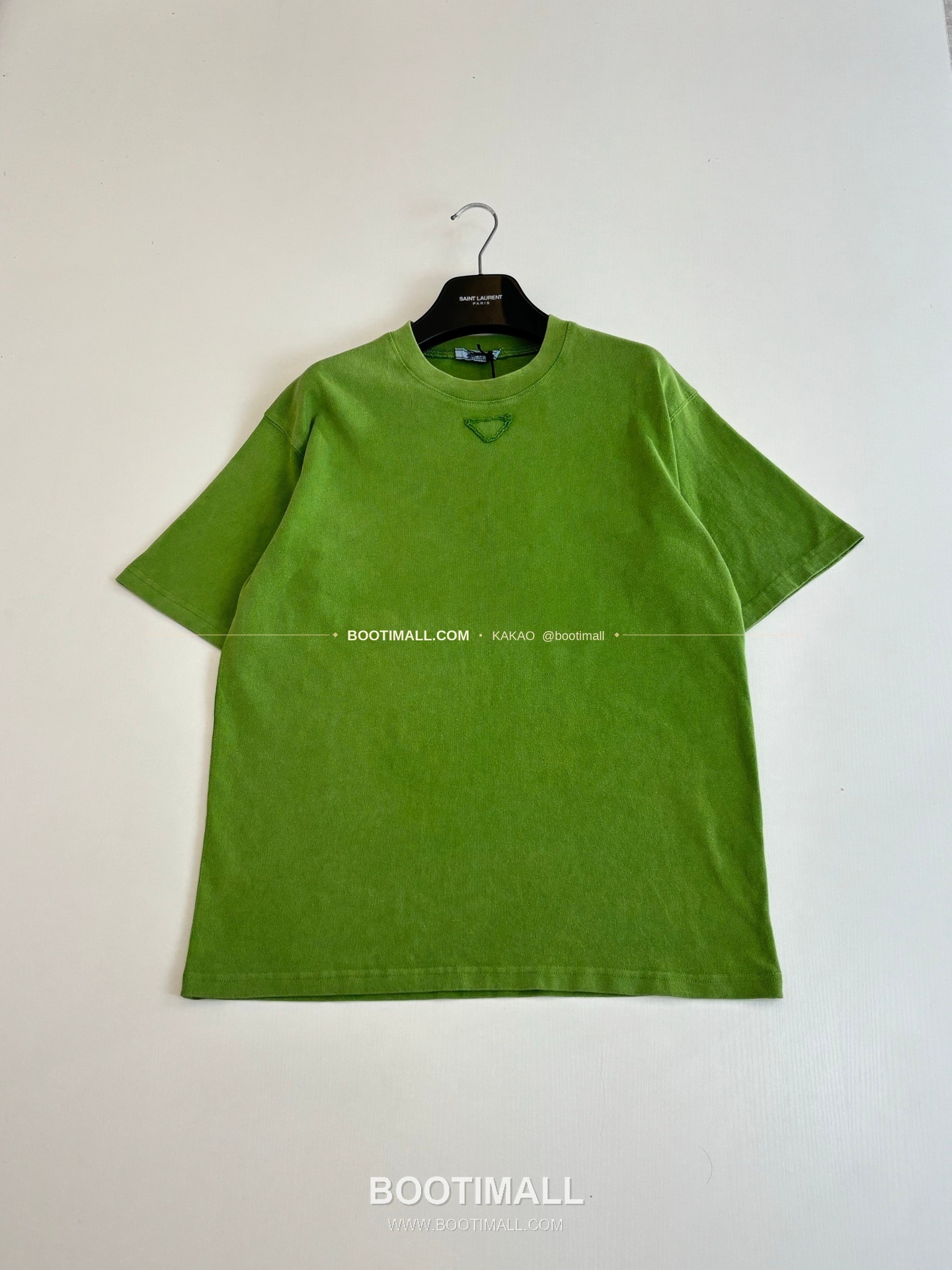 프라다 2026SS 워싱코튼 삼각로고 루즈핏 반팔 티셔츠 Prada 2026 SS Washed Cotton Triangle Logo Loose Fit T-Shirt 9