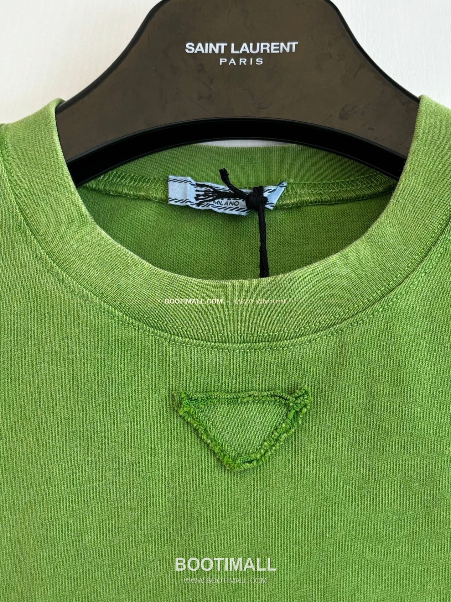 프라다 2026SS 워싱코튼 삼각로고 루즈핏 반팔 티셔츠 Prada 2026 SS Washed Cotton Triangle Logo Loose Fit T-Shirt 10