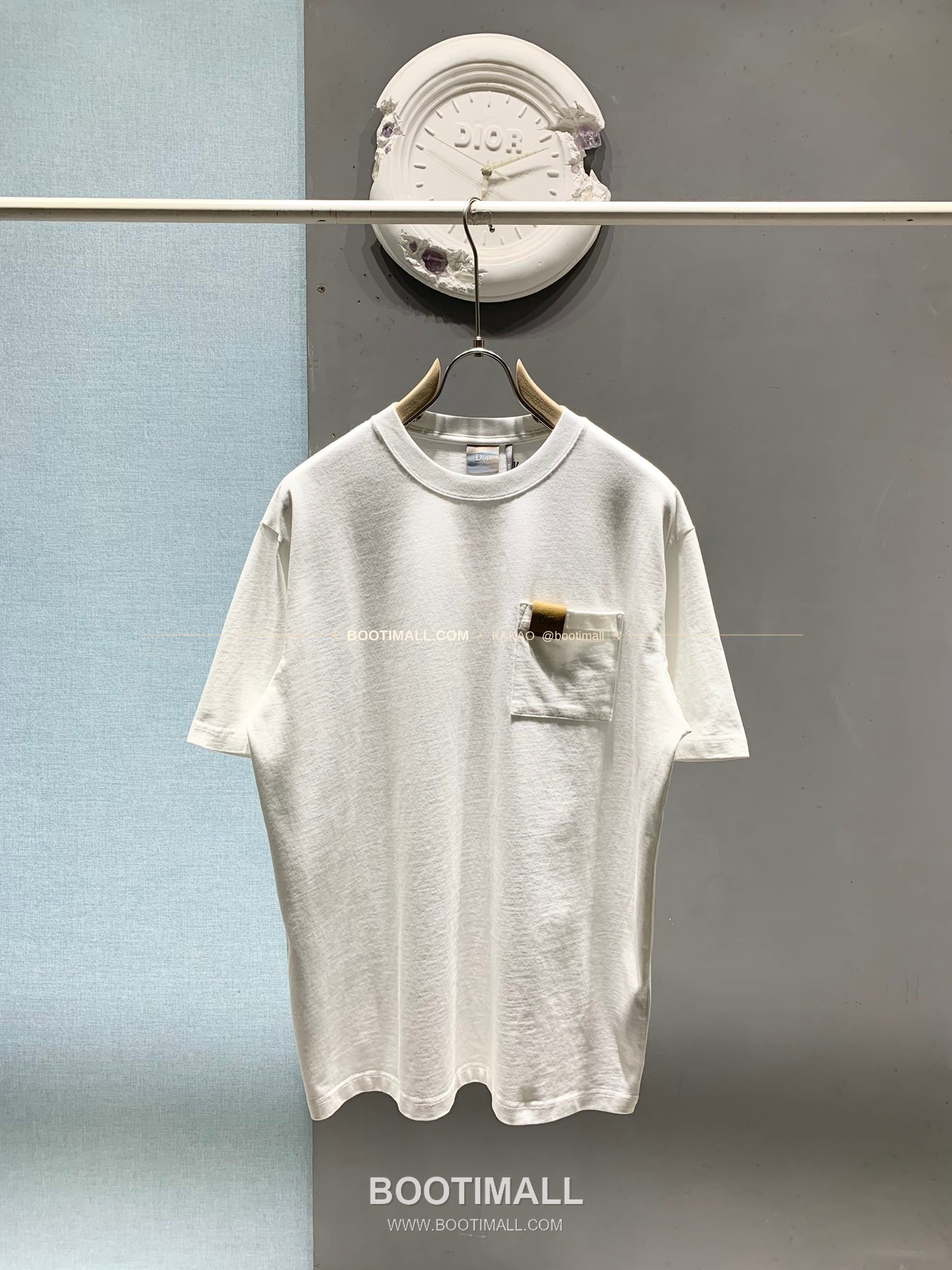 디올 워싱코튼 레더패치 포켓 레귤러핏 반팔 티셔츠 Dior Washed Cotton Leather Patch Pocket Regular Fit T-Shirt 1