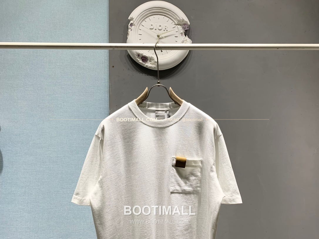 디올 워싱코튼 레더패치 포켓 레귤러핏 반팔 티셔츠 Dior Washed Cotton Leather Patch Pocket Regular Fit T-Shirt 2