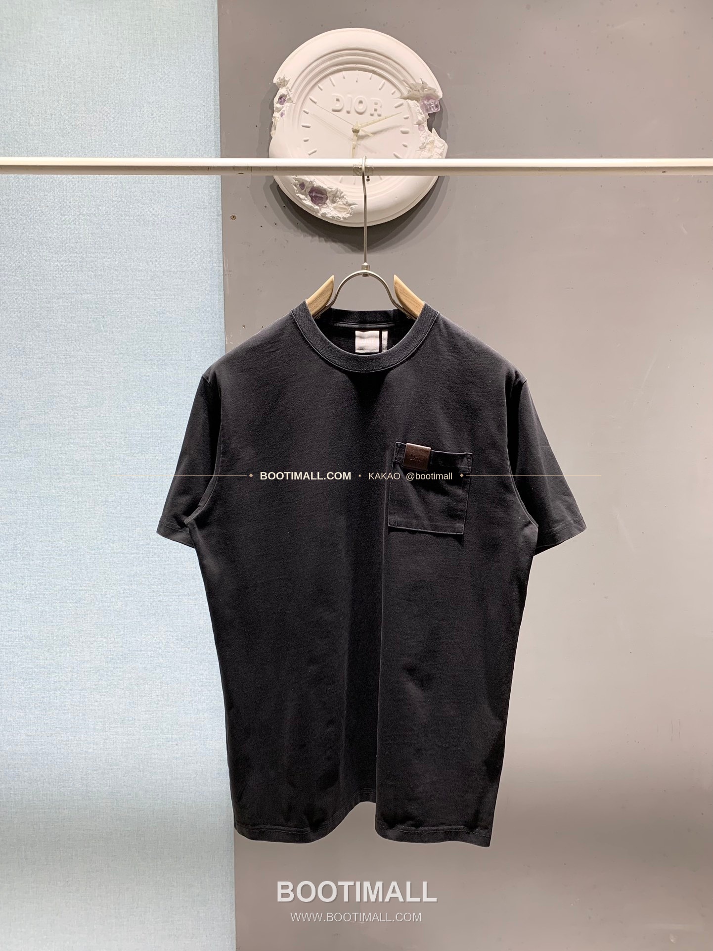 디올 워싱코튼 레더패치 포켓 레귤러핏 반팔 티셔츠 Dior Washed Cotton Leather Patch Pocket Regular Fit T-Shirt 1