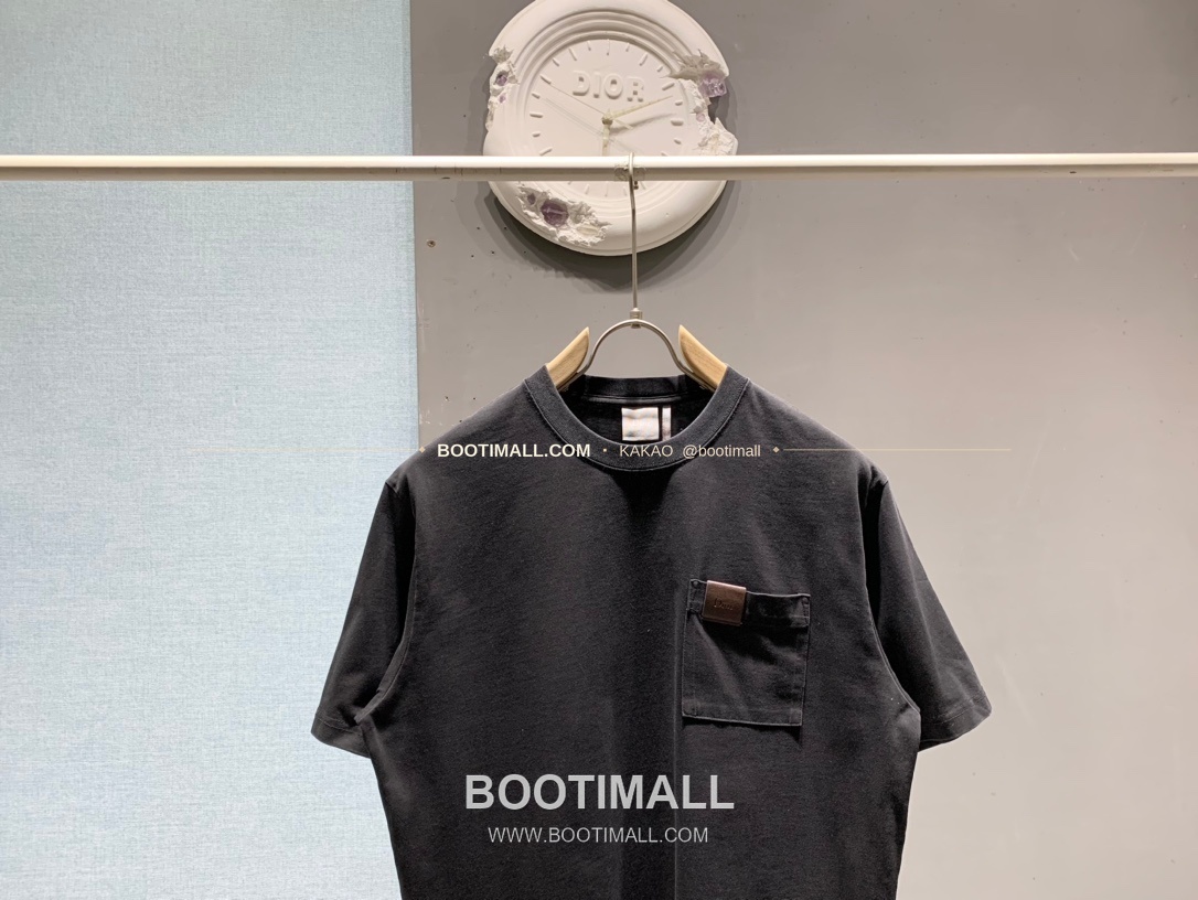 디올 워싱코튼 레더패치 포켓 레귤러핏 반팔 티셔츠 Dior Washed Cotton Leather Patch Pocket Regular Fit T-Shirt 2