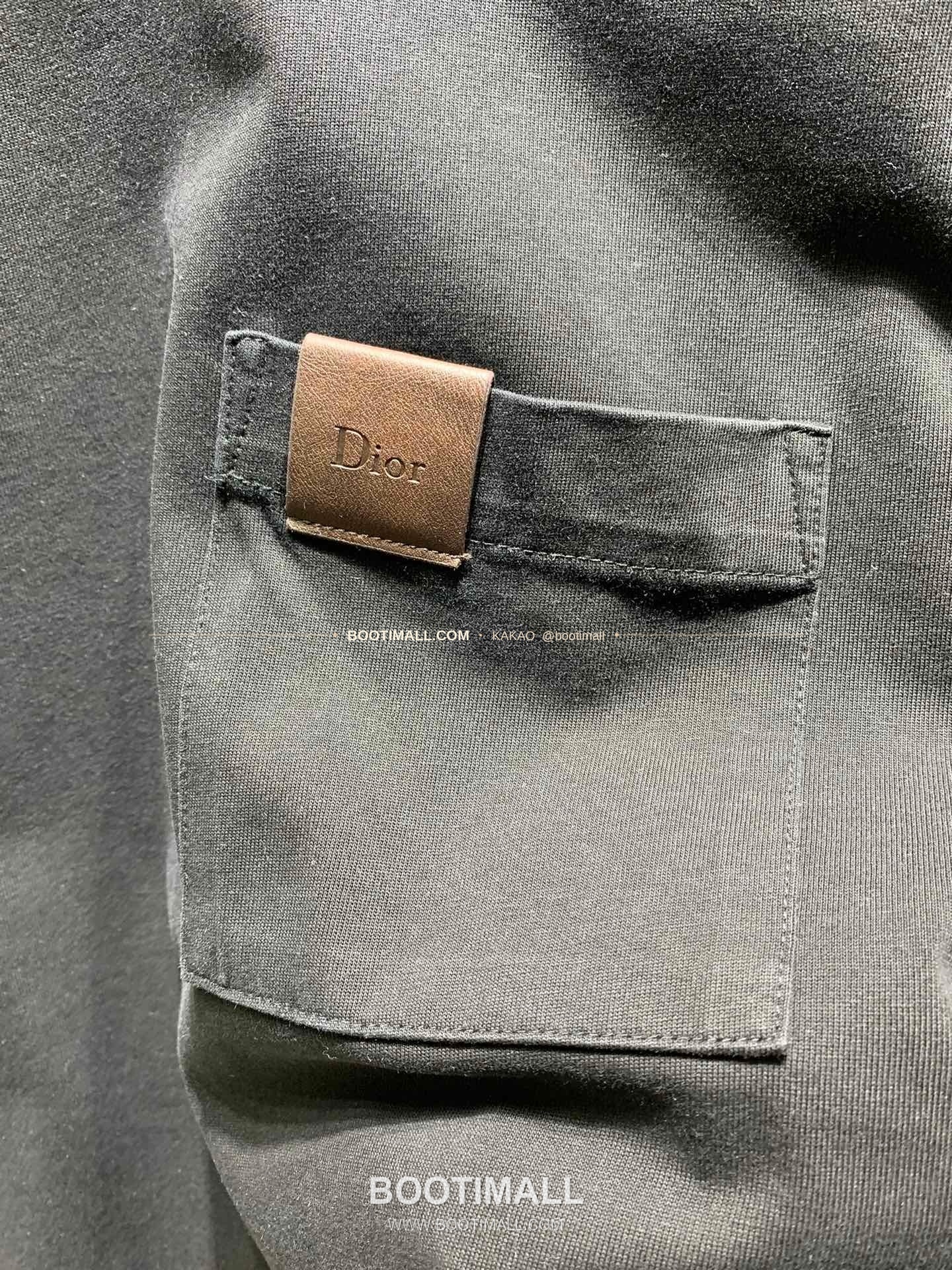 디올 워싱코튼 레더패치 포켓 레귤러핏 반팔 티셔츠 Dior Washed Cotton Leather Patch Pocket Regular Fit T-Shirt 3