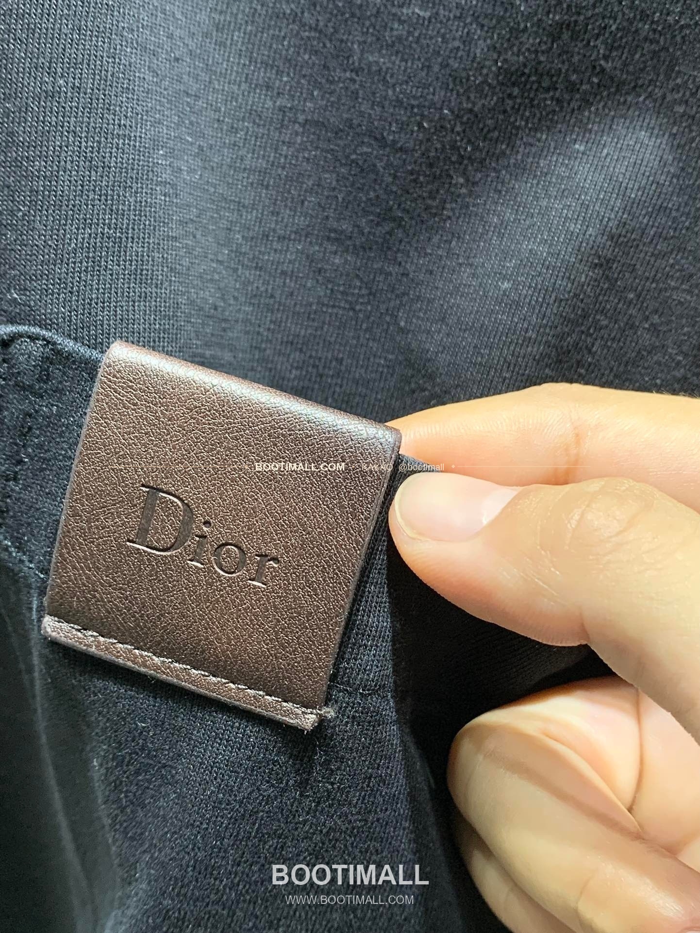 디올 워싱코튼 레더패치 포켓 레귤러핏 반팔 티셔츠 Dior Washed Cotton Leather Patch Pocket Regular Fit T-Shirt 9