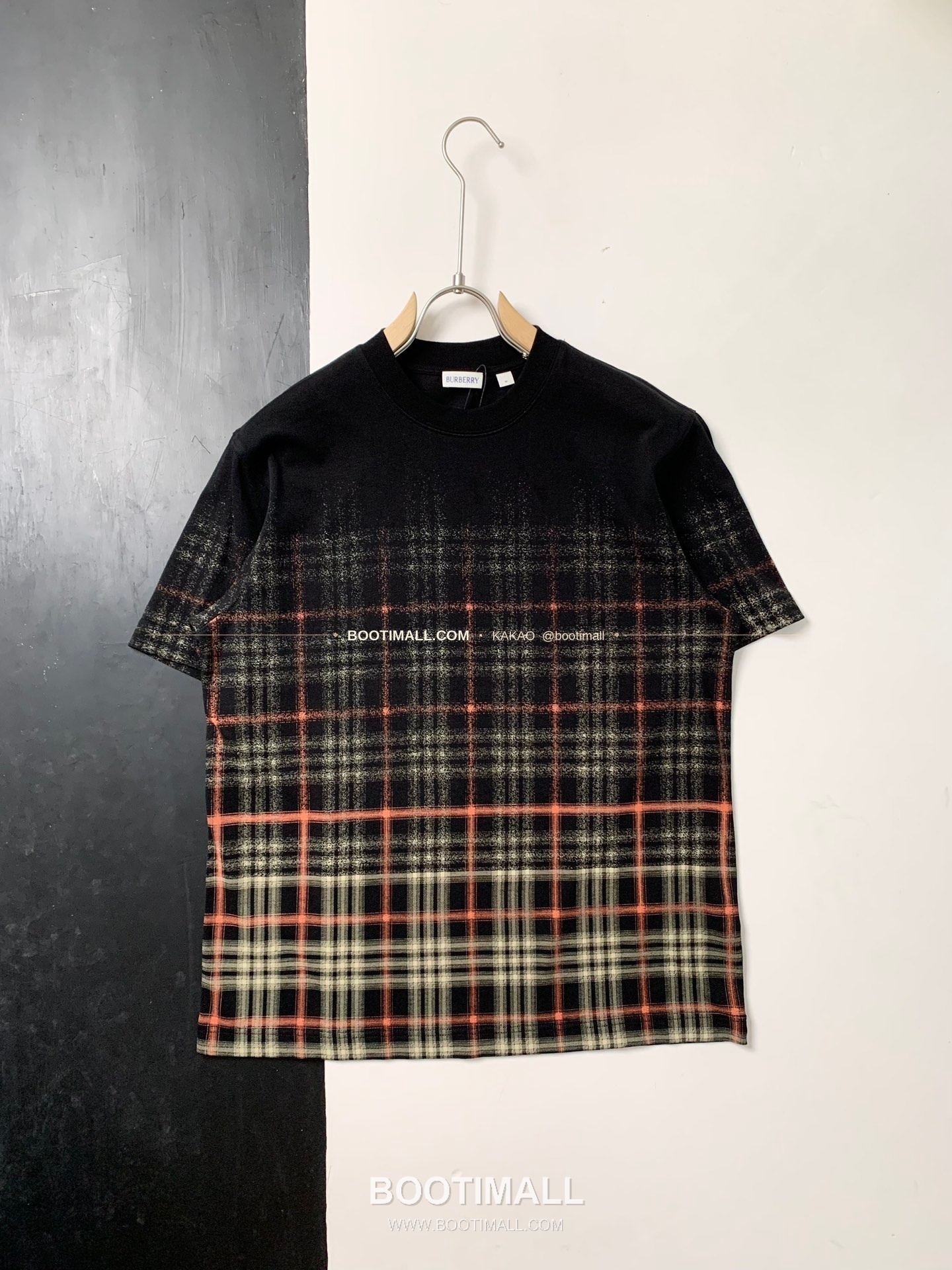 버버리 워싱코튼 그라데이션 체크 레귤러핏 반팔 티셔츠 Burberry Washed Cotton Gradient Check Regular Fit T-Shirt 1