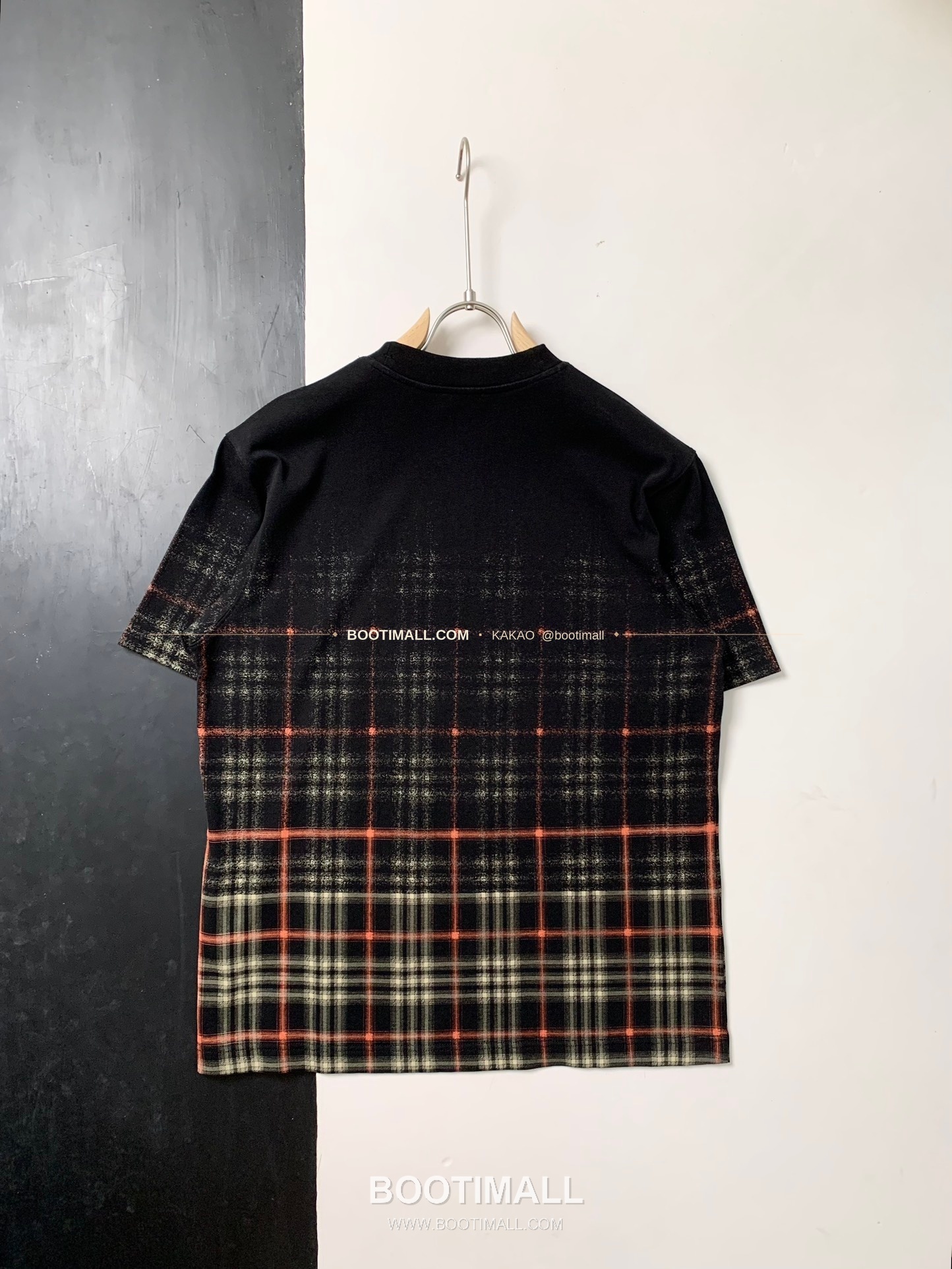 버버리 워싱코튼 그라데이션 체크 레귤러핏 반팔 티셔츠 Burberry Washed Cotton Gradient Check Regular Fit T-Shirt 2