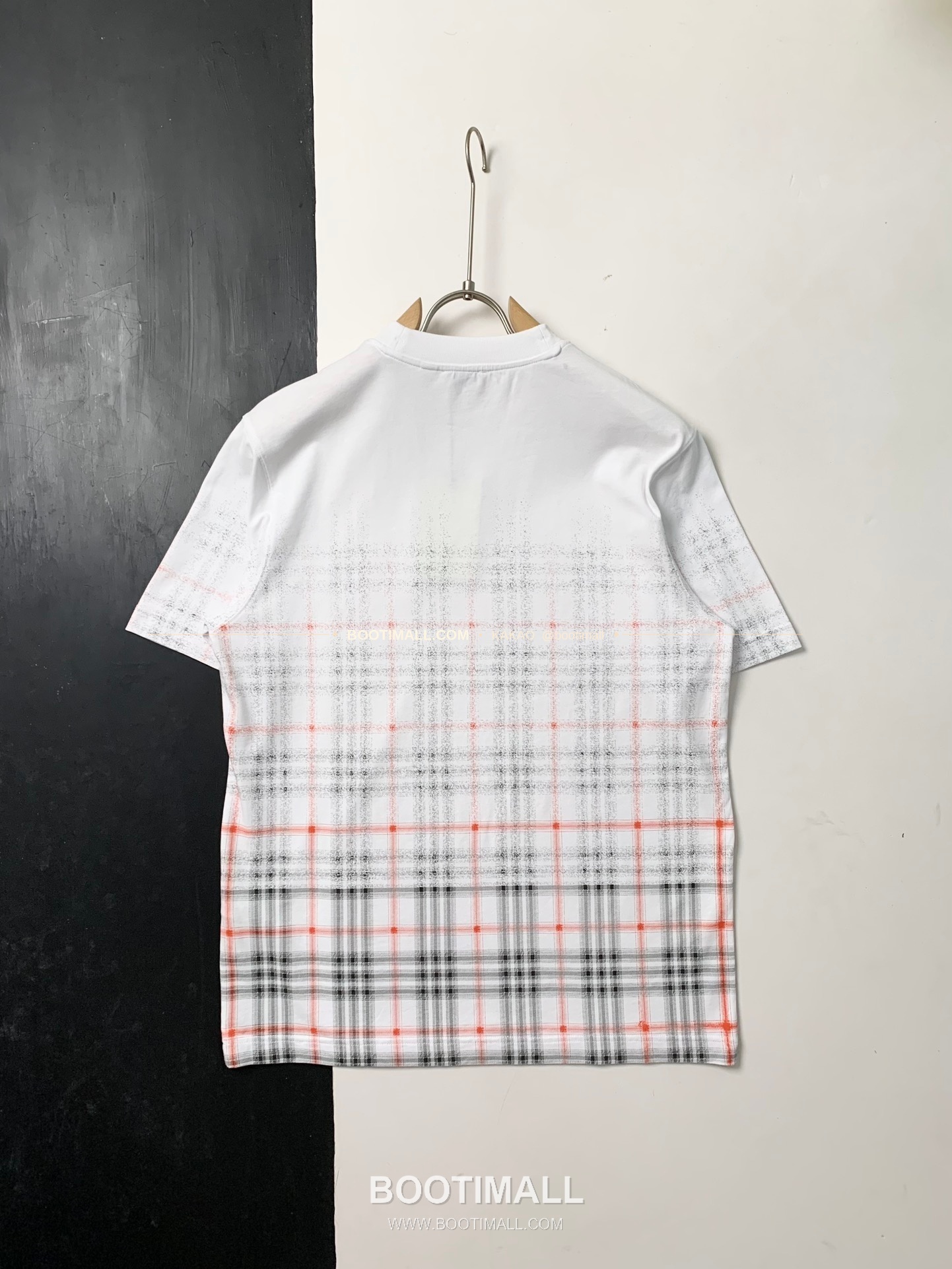 버버리 워싱코튼 그라데이션 체크 레귤러핏 반팔 티셔츠 Burberry Washed Cotton Gradient Check Regular Fit T-Shirt 4