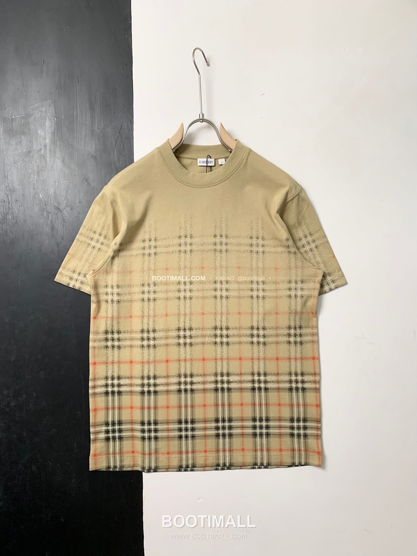 버버리 워싱코튼 그라데이션 체크 레귤러핏 반팔 티셔츠 Burberry Washed Cotton Gradient Check Regular Fit T-Shirt 5