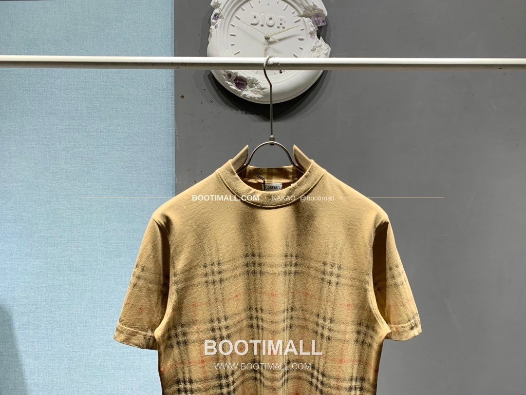 버버리 워싱코튼 그라데이션 체크 레귤러핏 반팔 티셔츠 Burberry Washed Cotton Gradient Check Regular Fit T-Shirt 2