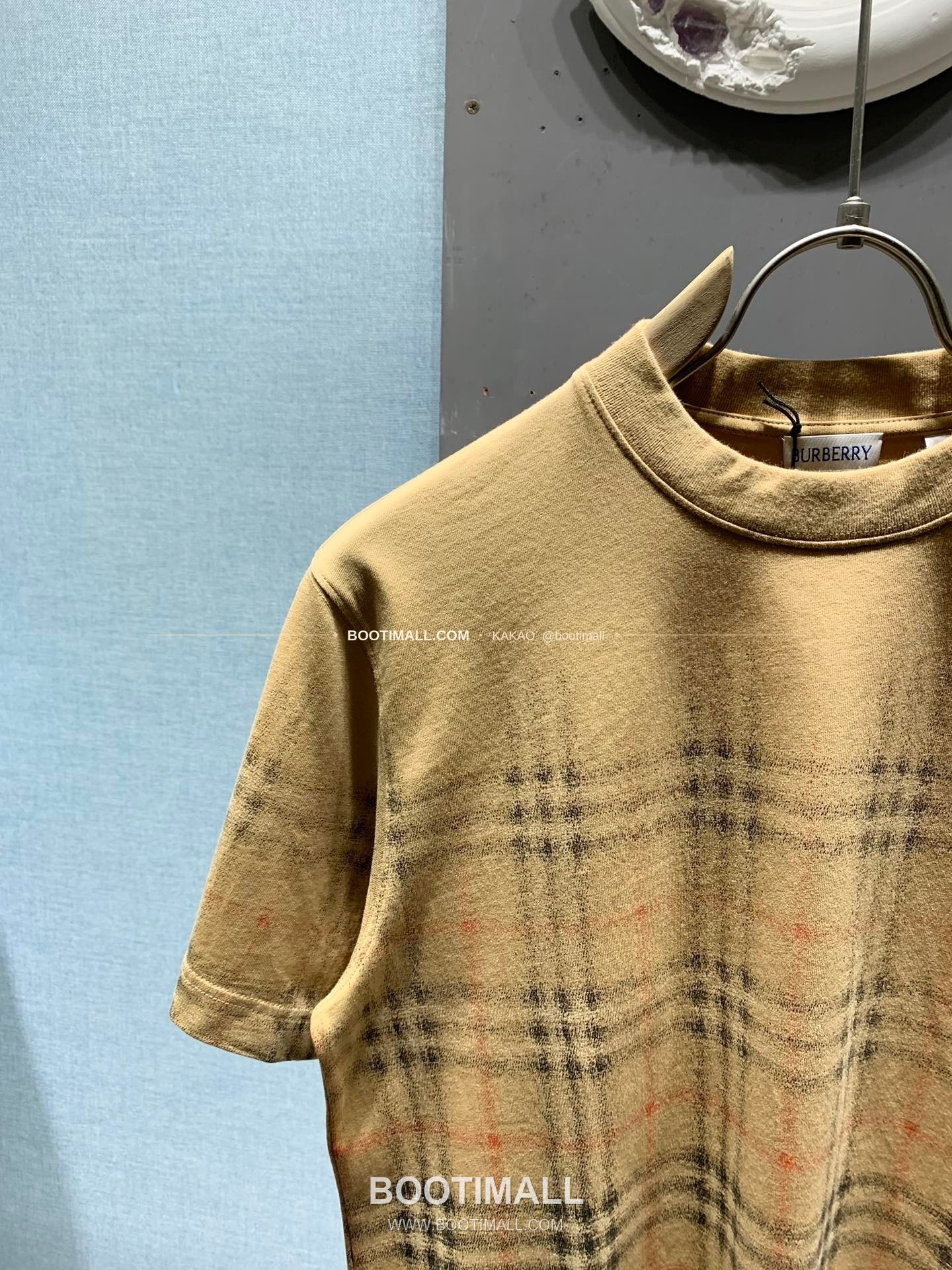 버버리 워싱코튼 그라데이션 체크 레귤러핏 반팔 티셔츠 Burberry Washed Cotton Gradient Check Regular Fit T-Shirt 3