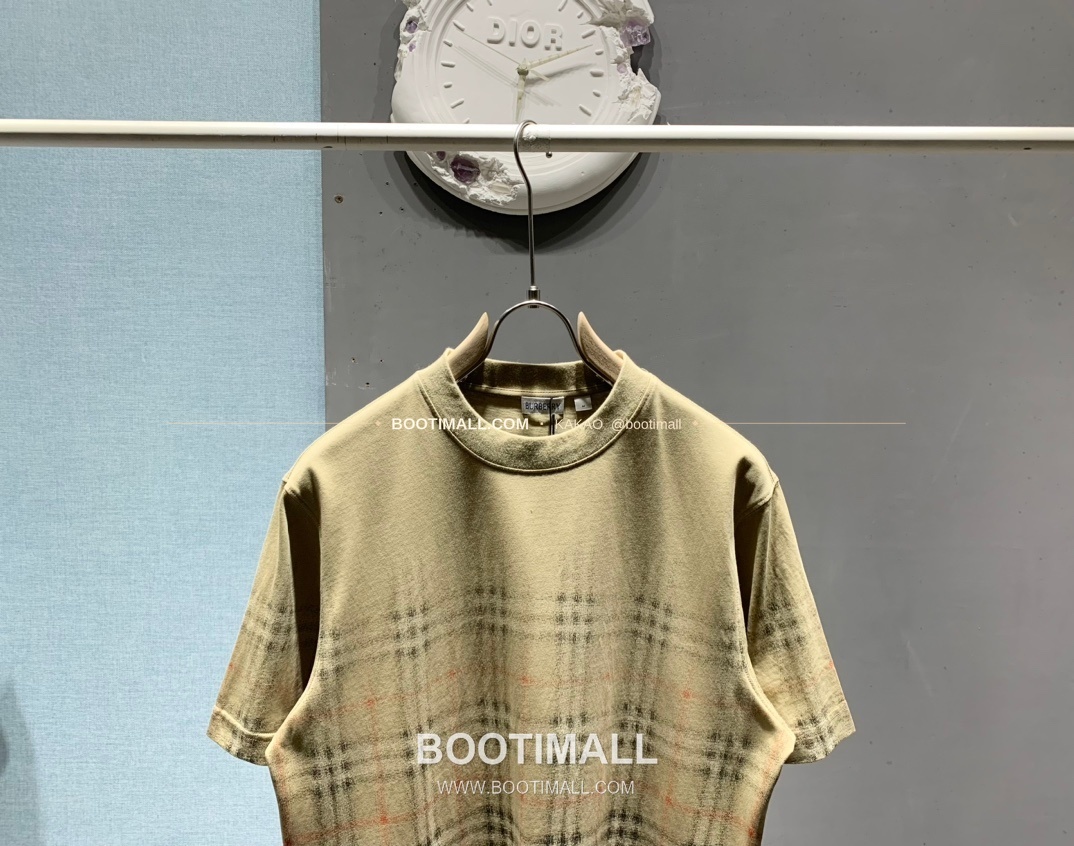 버버리 워싱코튼 그라데이션 체크 레귤러핏 반팔 티셔츠 Burberry Washed Cotton Gradient Check Regular Fit T-Shirt 8