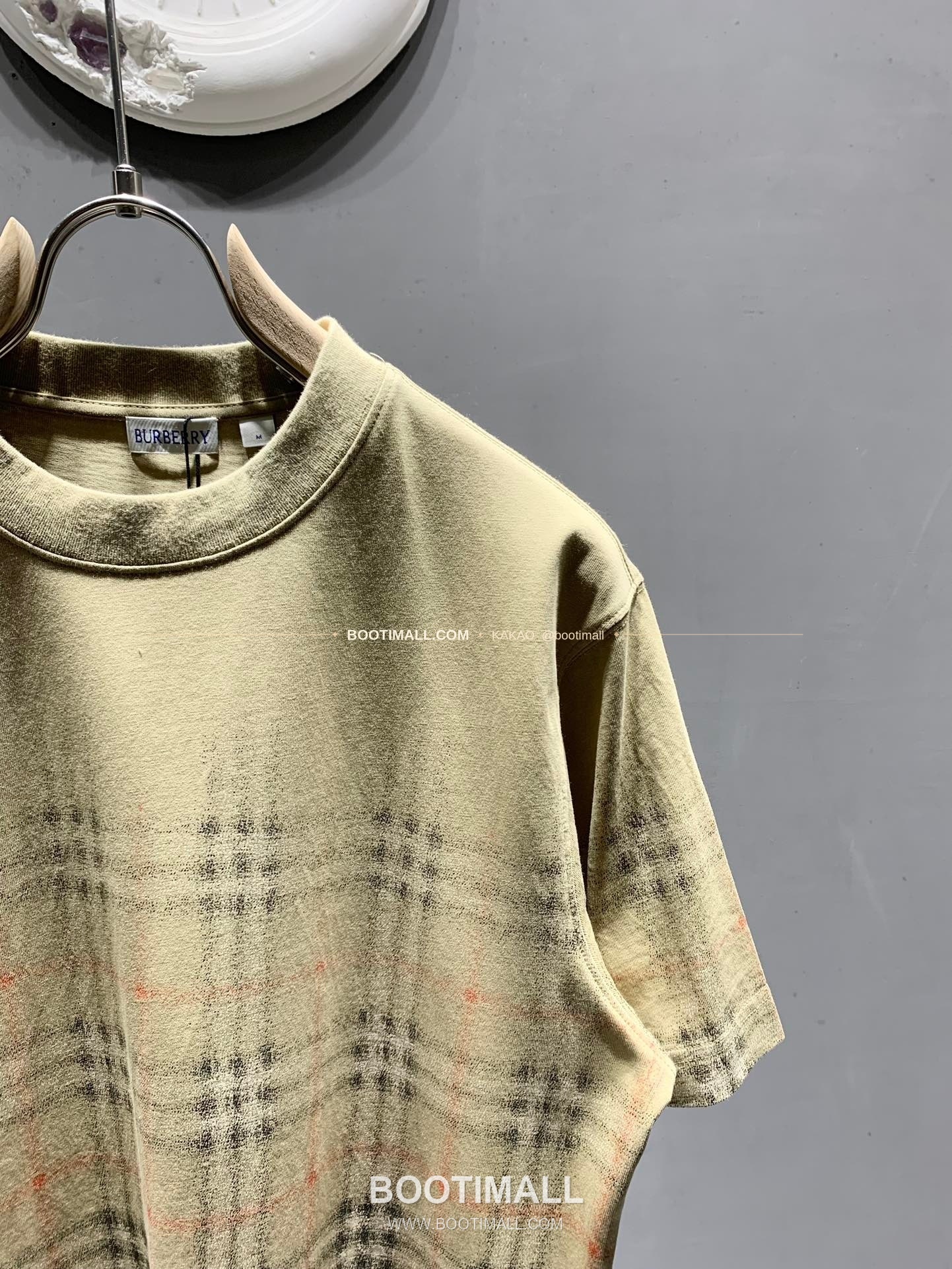 버버리 워싱코튼 그라데이션 체크 레귤러핏 반팔 티셔츠 Burberry Washed Cotton Gradient Check Regular Fit T-Shirt 13