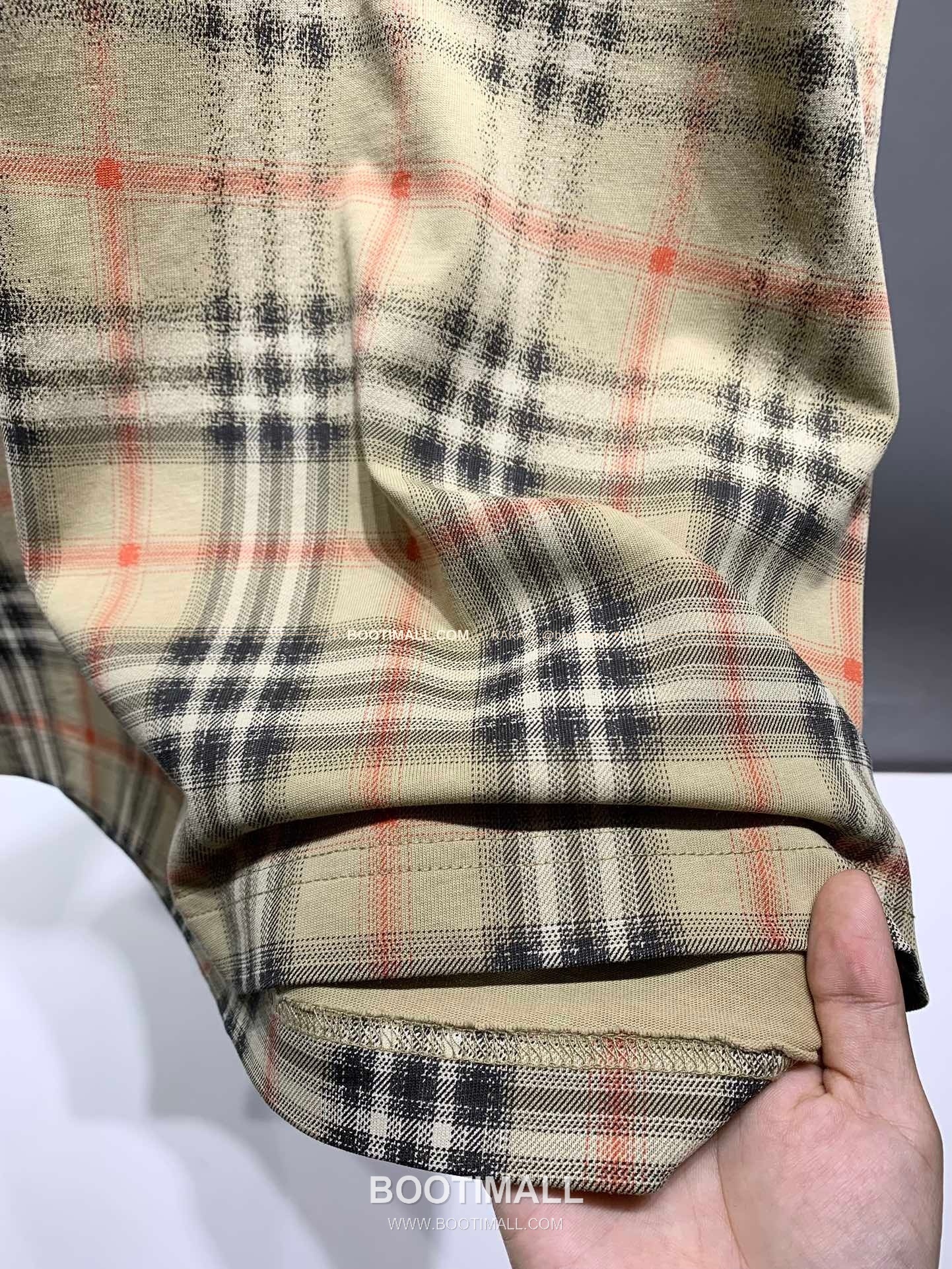 버버리 워싱코튼 그라데이션 체크 레귤러핏 반팔 티셔츠 Burberry Washed Cotton Gradient Check Regular Fit T-Shirt 14