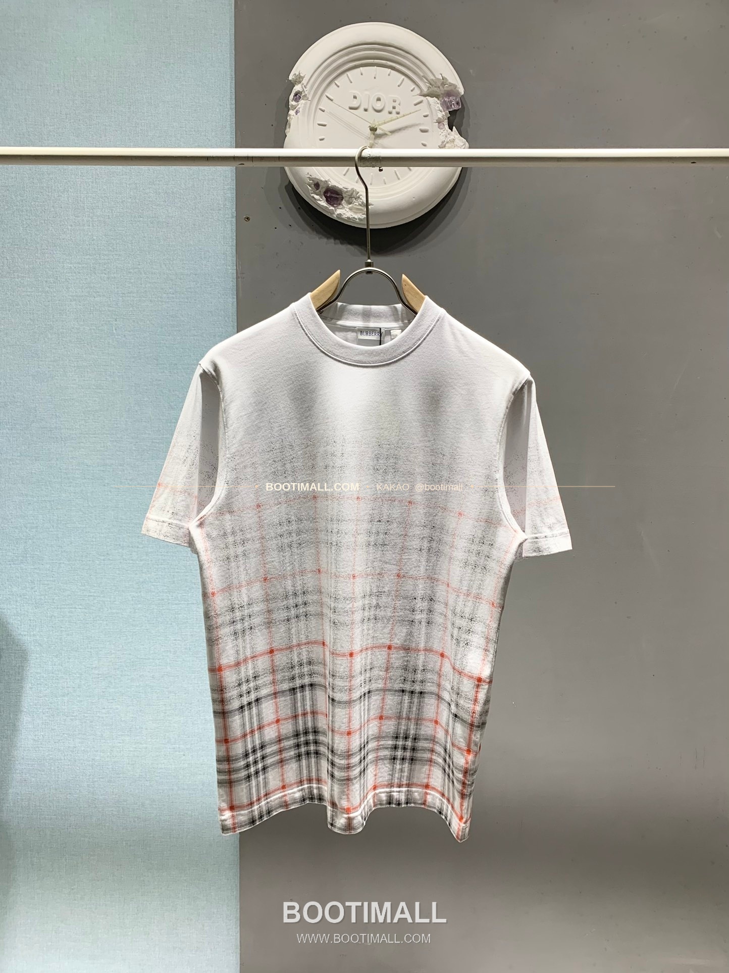 버버리 워싱코튼 그라데이션 체크 레귤러핏 반팔 티셔츠 Burberry Washed Cotton Gradient Check Regular Fit T-Shirt 1