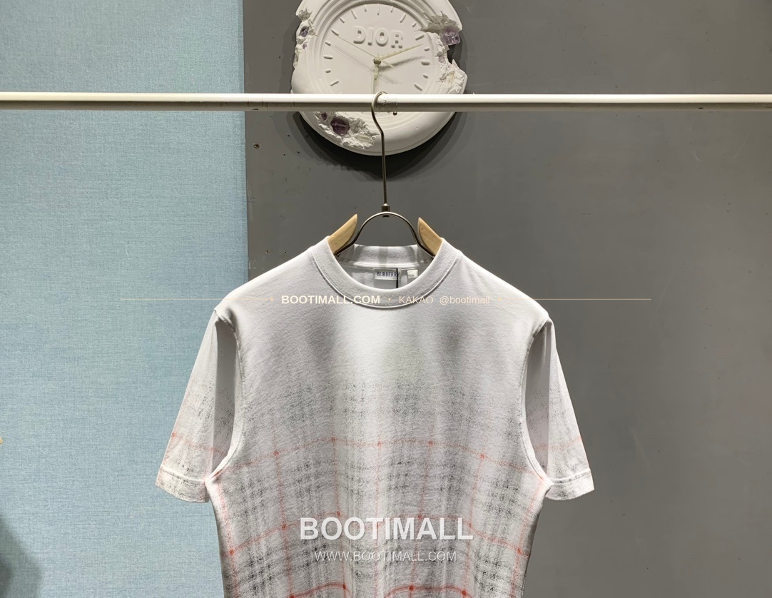 버버리 워싱코튼 그라데이션 체크 레귤러핏 반팔 티셔츠 Burberry Washed Cotton Gradient Check Regular Fit T-Shirt 2
